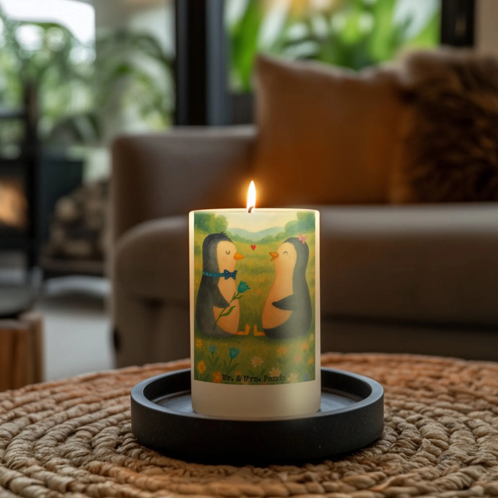 Kerze Pinguin Pärchen Design Tafelkerze, Kerze Mit Duft, Blockkerze, Glas-Kerze, Outdoor-Kerze, Dinnerkerzenpaar, Teelicht, Stumpenkerze, Votivkerze, Bio-Kerze, Handgegossene Kerze, Handgemachte Kerze, Kerze Mit Spruch, Kerze Für Advent, Kerze Für Ostern, Kerze Für Firmung, Kerze Mit Prägung, Stumpenkerzen-Set, Laternenkerze, Kerze Für Taufe, Stabkerze, Duftkerze, Sojawachskerze, Andachtskerze, Dinnerkerze, Kerze Mit Fotoeinleger, Kerze Für Weihnachten, Kerze Als Gastgeschenk, Gartenkerze, Fair-Trade-Kerze, Kerze Mit Namensgravur, Kerze Für Hochzeit, Kerze, Tischkerze, Streukerze, Grabkerze, Trauerkerze, Metall-Kerze, Kerze Für Kommunion, Grablicht, Kerze Mit Gravur, Stearin­kerze, Kerze Ohne Duft, Kerze Für Geburtstag, Kerze Mit Motiv, Gedenkkerze, Pinguin, Liebesgeschenk, Hochzeitsgeschenk, große Liebe, Liebe, Liebespaar, Traumpaar, Hochzeit, Liebesbeweis, Verlobung, Hochzeitstag, Jahrestag, Pinguine