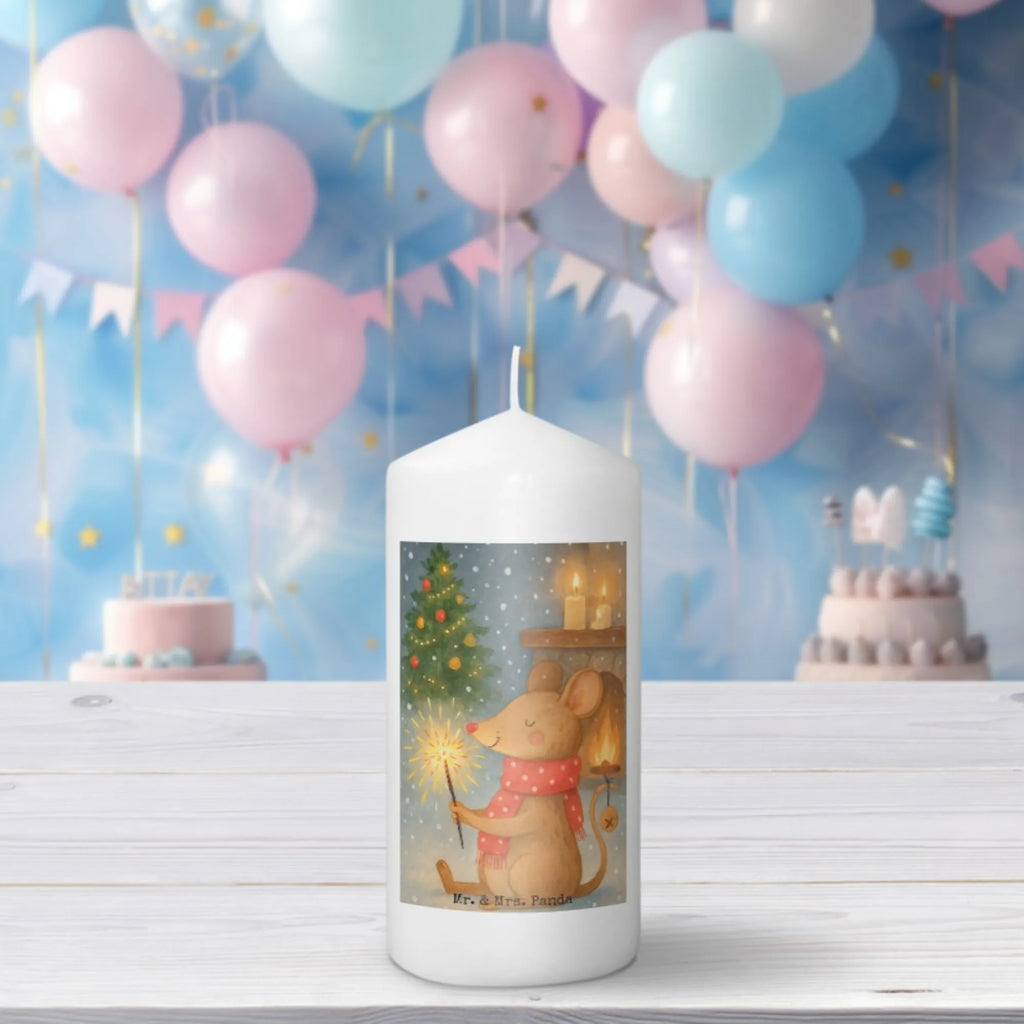 Kerze Maus Weihnachten Design Dekokerze, Osterkerze, Stumpenkerze, Dinnerkerze, Tischkerze, Kommunionskerze, Geburtskerze, Erinnerungskerze, Adventskerze, Tafelkerze, Zylinderkerze, Kerze Mit Spruch, Bedruckte Kerze, Dekorative Kerze, Schmuckkerze, Wunschkerze, Gartenkerze, Weihnachtskerze, Grosse Kerze, Erinnerungslicht, Handgemachte Kerze, Geburtstagskerze, Wachskerze, Laternenkerze, Hochzeitskerze, Blockkerze, Kerze Mit Motiv, Advent, Weihnachten, Nikolaus, Wintermotiv, Weihnachtsdeko, Heiligabend, Winter, Frohe Weihnachten, Weihnachtsmotiv, Mäuschen, Weihnachtsgruß, Weihnachtswunder, Maus