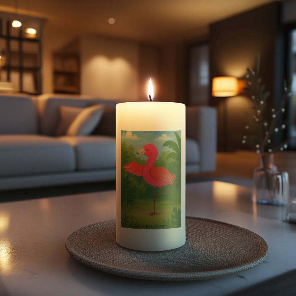 Kerze Flamingo Yoga Design Stumpenkerzen-Set, Kerze Für Taufe, Kerze, Kerze Mit Prägung, Kerze Für Hochzeit, Bio-Kerze, Grabkerze, Fair-Trade-Kerze, Kerze Ohne Duft, Handgegossene Kerze, Kerze Mit Namensgravur, Tischkerze, Blockkerze, Kerze Mit Duft, Sojawachskerze, Votivkerze, Streukerze, Laternenkerze, Dinnerkerze, Kerze Für Advent, Kerze Mit Fotoeinleger, Stabkerze, Gedenkkerze, Grablicht, Gartenkerze, Kerze Für Firmung, Kerze Für Geburtstag, Kerze Mit Gravur, Andachtskerze, Kerze Für Ostern, Handgemachte Kerze, Kerze Mit Spruch, Trauerkerze, Glas-Kerze, Kerze Für Weihnachten, Stearin­kerze, Kerze Als Gastgeschenk, Teelicht, Metall-Kerze, Stumpenkerze, Dinnerkerzenpaar, Tafelkerze, Kerze Für Kommunion, Kerze Mit Motiv, Duftkerze, Outdoor-Kerze, Flamingo, Yoga, Tiefenentspannung, Achtsamkeit, Aufregen, Ärger, Vogel, Entspannung, Yoga-Übung, Namaste