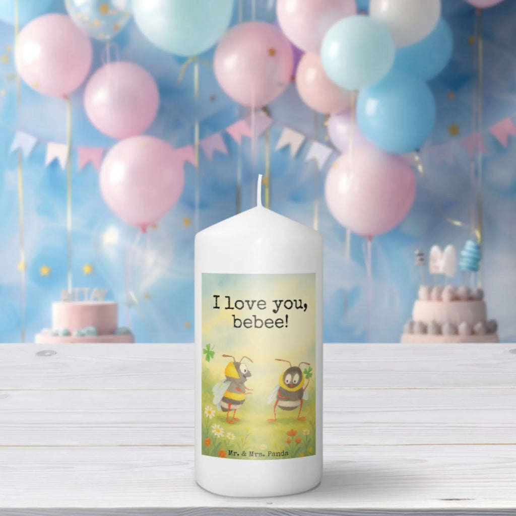 Kerze Bienen Paar Design Kerze Für Advent, Kerze, Kerze Für Weihnachten, Outdoor-Kerze, Stumpenkerzen-Set, Duftkerze, Kerze Für Ostern, Stumpenkerze, Tischkerze, Kerze Für Firmung, Kerze Mit Gravur, Stabkerze, Kerze Mit Motiv, Trauerkerze, Kerze Mit Duft, Handgemachte Kerze, Dinnerkerzenpaar, Fair-Trade-Kerze, Kerze Für Geburtstag, Kerze Mit Fotoeinleger, Tafelkerze, Stearin­kerze, Votivkerze, Blockkerze, Teelicht, Gedenkkerze, Grablicht, Metall-Kerze, Kerze Ohne Duft, Gartenkerze, Laternenkerze, Kerze Für Kommunion, Streukerze, Kerze Als Gastgeschenk, Kerze Für Hochzeit, Kerze Mit Namensgravur, Grabkerze, Kerze Mit Spruch, Sojawachskerze, Dinnerkerze, Bio-Kerze, Handgegossene Kerze, Kerze Für Taufe, Glas-Kerze, Andachtskerze, Kerze Mit Prägung, Liebe, Partner, Freund, Freundin, Ehemann, Ehefrau, Heiraten, Verlobung, Heiratsantrag, Liebesgeschenk, Jahrestag, Hocheitstag, Geschenk für Frauen, Geschenk für Partner, Geschenk für Freundin, Valentinstag, Hochzeitstag, Schildkröten, verliebte Schildkröten, für Ehemann, für Männer, Mitbringsel, Liebesbeweis