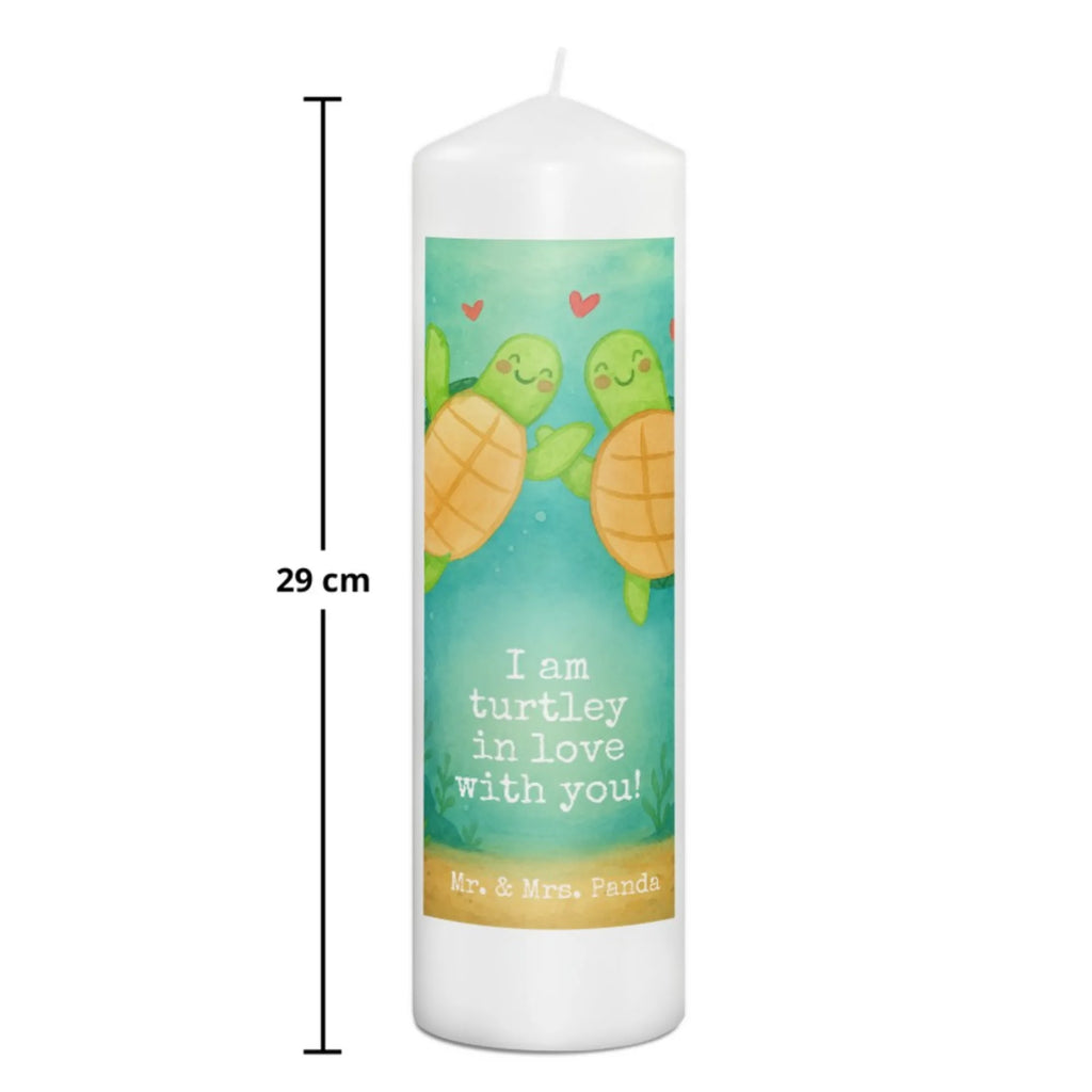 Kerze Schildkröten Paar Design Kerze Als Gastgeschenk, Kerze Für Advent, Dinnerkerze, Votivkerze, Fair-Trade-Kerze, Handgegossene Kerze, Trauerkerze, Kerze Für Weihnachten, Gedenkkerze, Streukerze, Stabkerze, Grablicht, Kerze Für Firmung, Kerze Für Hochzeit, Kerze Mit Namensgravur, Stumpenkerze, Gartenkerze, Duftkerze, Kerze Mit Motiv, Andachtskerze, Blockkerze, Kerze Für Kommunion, Glas-Kerze, Kerze, Kerze Mit Duft, Sojawachskerze, Handgemachte Kerze, Teelicht, Tafelkerze, Metall-Kerze, Bio-Kerze, Kerze Für Taufe, Kerze Ohne Duft, Laternenkerze, Outdoor-Kerze, Tischkerze, Kerze Mit Gravur, Kerze Für Ostern, Stumpenkerzen-Set, Kerze Für Geburtstag, Grabkerze, Kerze Mit Spruch, Stearin­kerze, Kerze Mit Prägung, Kerze Mit Fotoeinleger, Dinnerkerzenpaar, Liebe, Partner, Freund, Freundin, Ehemann, Ehefrau, Heiraten, Verlobung, Heiratsantrag, Liebesgeschenk, Jahrestag, Hocheitstag, Geschenk für Frauen, Liebesbeweis, für Ehemann, für Männer, Valentinstag, Mitbringsel, Hochzeitstag, Geschenk für Freundin, Geschenk für Partner