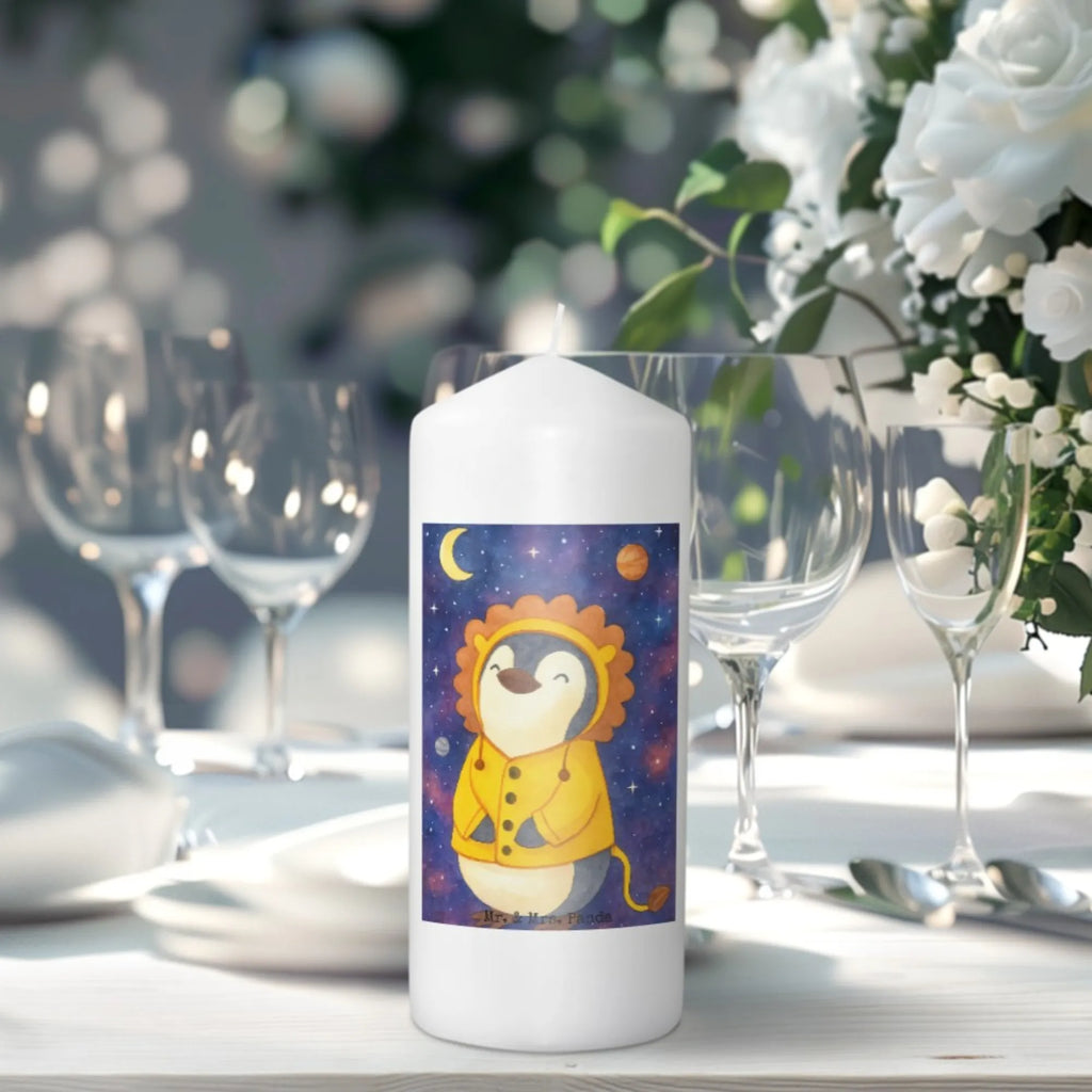 Kerze Löwe Astrologie Design Bio-Kerze, Kerze Mit Fotoeinleger, Fair-Trade-Kerze, Andachtskerze, Kerze Für Hochzeit, Stumpenkerze, Laternenkerze, Gartenkerze, Kerze Mit Gravur, Kerze Für Weihnachten, Grabkerze, Kerze Für Kommunion, Handgemachte Kerze, Handgegossene Kerze, Glas-Kerze, Kerze Für Geburtstag, Kerze Ohne Duft, Kerze Mit Spruch, Stumpenkerzen-Set, Streukerze, Teelicht, Stabkerze, Kerze Mit Namensgravur, Kerze Für Ostern, Dinnerkerze, Sojawachskerze, Kerze Mit Prägung, Outdoor-Kerze, Kerze Für Advent, Trauerkerze, Dinnerkerzenpaar, Kerze Für Taufe, Tafelkerze, Gedenkkerze, Kerze, Duftkerze, Blockkerze, Metall-Kerze, Stearin­kerze, Kerze Für Firmung, Kerze Als Gastgeschenk, Tischkerze, Kerze Mit Duft, Kerze Mit Motiv, Votivkerze, Grablicht, Tierkreiszeichen, Sternzeichen, Horoskop, Astrologie, Aszendent, Geburtstagsgeschenk, Geschenkidee zum Geburtstag, Sternzeichen Löwe, Löwe