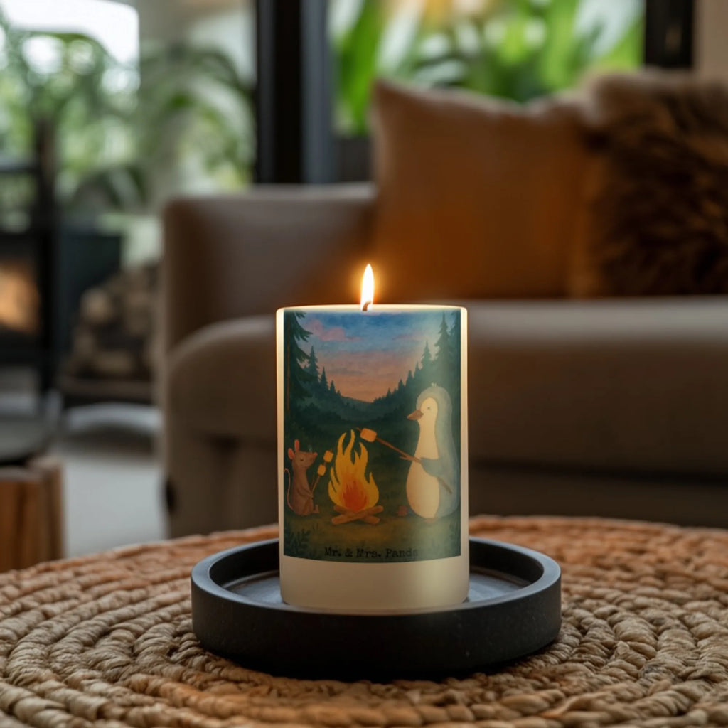 Kerze Pinguin Lagerfeuer Design Dinnerkerze, Handgegossene Kerze, Stabkerze, Kerze, Dinnerkerzenpaar, Fair-Trade-Kerze, Glas-Kerze, Outdoor-Kerze, Kerze Mit Motiv, Kerze Mit Namensgravur, Laternenkerze, Kerze Für Advent, Kerze Für Weihnachten, Gedenkkerze, Duftkerze, Trauerkerze, Metall-Kerze, Streukerze, Kerze Für Geburtstag, Teelicht, Gartenkerze, Blockkerze, Tafelkerze, Kerze Mit Spruch, Kerze Mit Fotoeinleger, Bio-Kerze, Votivkerze, Handgemachte Kerze, Kerze Mit Prägung, Tischkerze, Sojawachskerze, Kerze Als Gastgeschenk, Grablicht, Kerze Mit Gravur, Stearin­kerze, Andachtskerze, Kerze Für Ostern, Kerze Für Firmung, Kerze Für Taufe, Kerze Ohne Duft, Stumpenkerzen-Set, Stumpenkerze, Kerze Für Hochzeit, Grabkerze, Kerze Für Kommunion, Kerze Mit Duft, Pinguin, Pinguine, Job, Arbeit, Marshmallows, Leben, Lagerfeuer, Feuer, Büroalltag, Büro, Liebe, Motivation, Neustart, Lebensmotivation, Maus, grillen, Lebensspruch