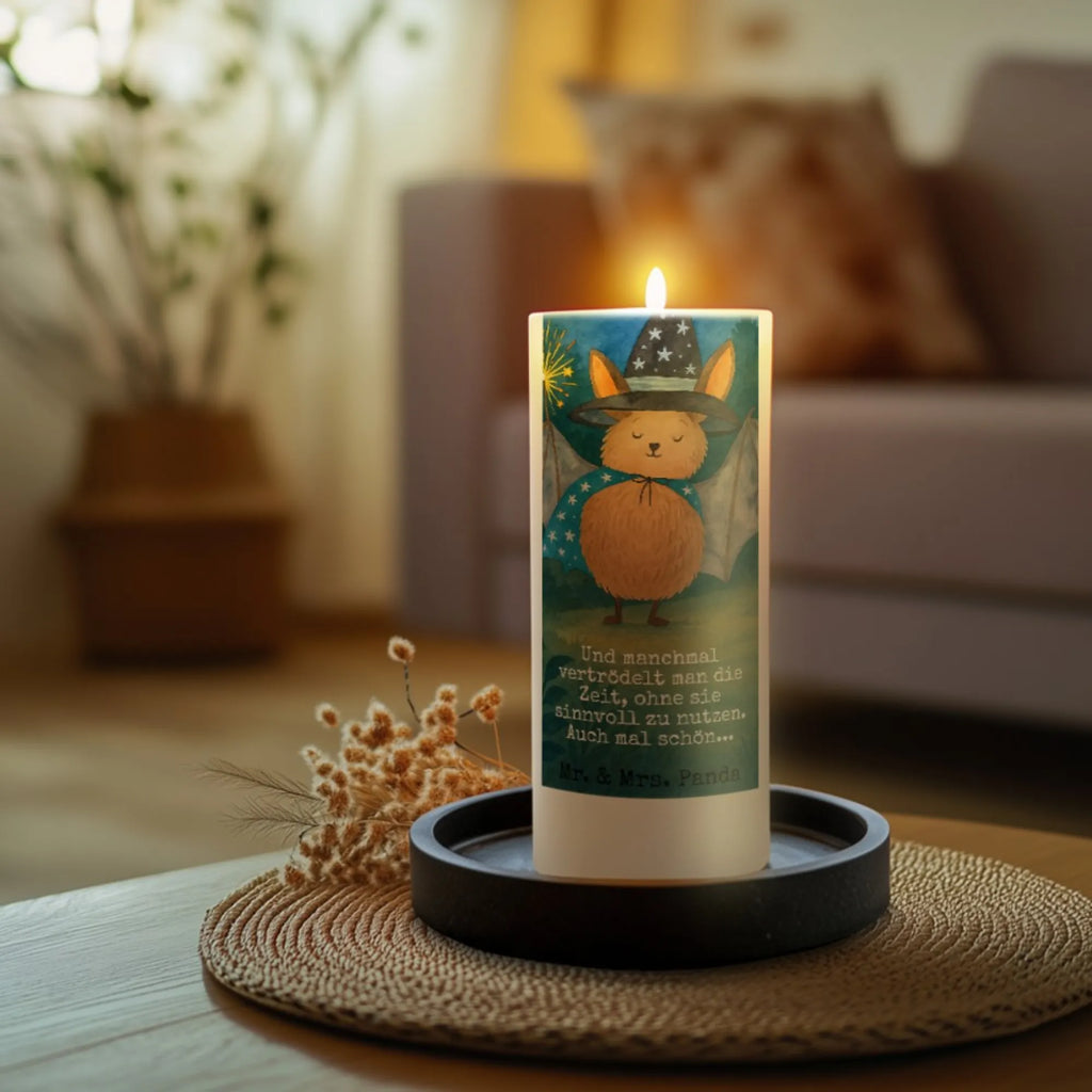 Kerze Fledermaus Zauberer Design Stumpenkerze, Kerze Mit Spruch, Metall-Kerze, Handgemachte Kerze, Kerze Für Firmung, Kerze Für Geburtstag, Kerze Für Taufe, Bio-Kerze, Streukerze, Kerze Für Ostern, Grabkerze, Dinnerkerzenpaar, Kerze Mit Namensgravur, Dinnerkerze, Votivkerze, Gedenkkerze, Stabkerze, Kerze, Duftkerze, Kerze Für Kommunion, Tafelkerze, Kerze Für Weihnachten, Laternenkerze, Fair-Trade-Kerze, Outdoor-Kerze, Kerze Mit Motiv, Grablicht, Glas-Kerze, Kerze Mit Prägung, Teelicht, Andachtskerze, Blockkerze, Kerze Für Hochzeit, Kerze Mit Gravur, Handgegossene Kerze, Sojawachskerze, Kerze Mit Fotoeinleger, Kerze Für Advent, Trauerkerze, Kerze Als Gastgeschenk, Stearin­kerze, Tischkerze, Kerze Mit Duft, Gartenkerze, Kerze Ohne Duft, Stumpenkerzen-Set, Tiermotive, Gute Laune, lustige Sprüche, Tiere, reinsteigern, Fledermaus, Frauen, Zauberer, Fledermäuse, Magier
