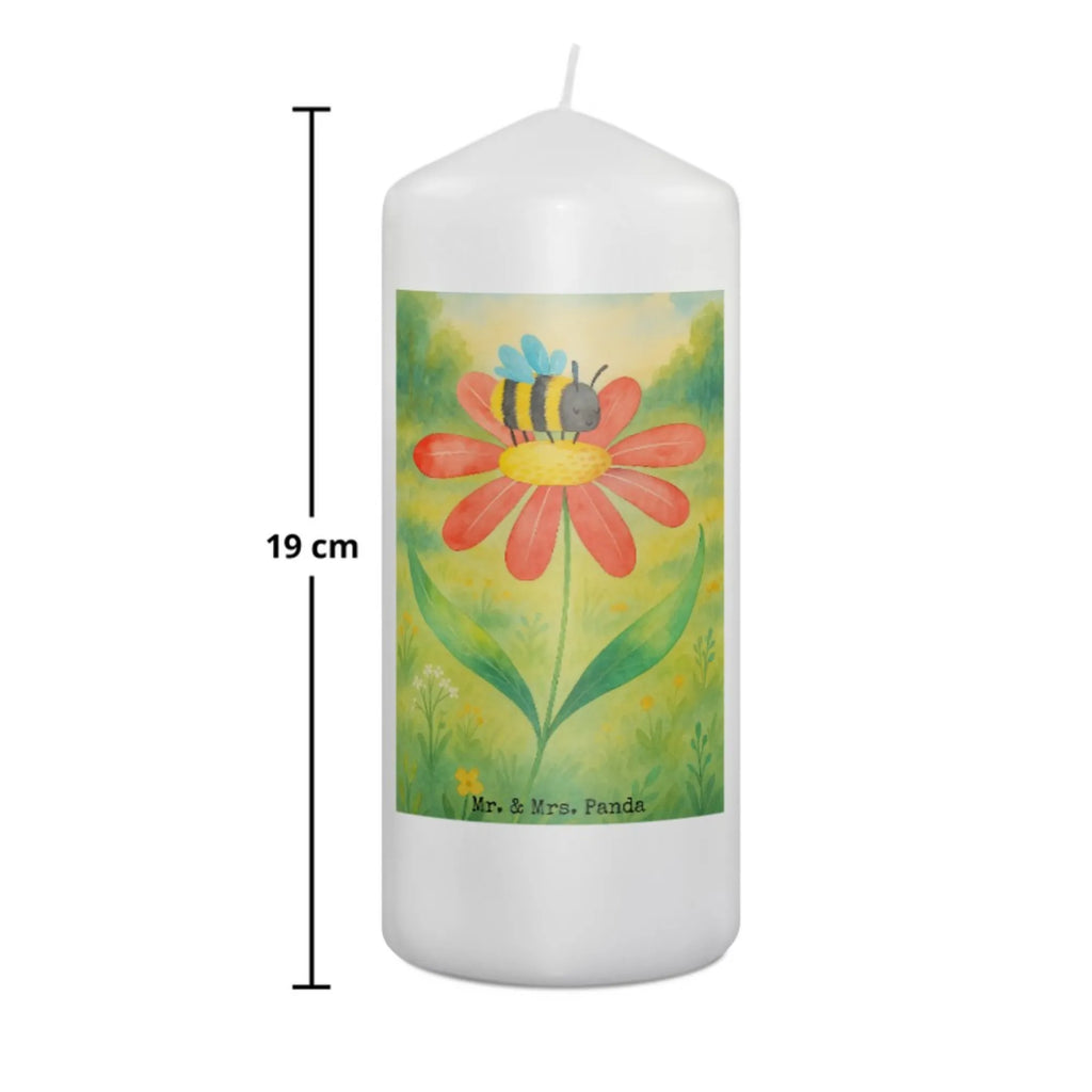 Kerze Hummel Blume Design Kerze Mit Fotoeinleger, Stumpenkerze, Sojawachskerze, Grabkerze, Stearin­kerze, Duftkerze, Kerze Für Hochzeit, Outdoor-Kerze, Laternenkerze, Kerze Mit Prägung, Kerze Mit Motiv, Kerze Ohne Duft, Kerze Als Gastgeschenk, Bio-Kerze, Streukerze, Kerze Für Advent, Kerze Für Weihnachten, Glas-Kerze, Tischkerze, Blockkerze, Kerze Für Geburtstag, Kerze Für Taufe, Tafelkerze, Fair-Trade-Kerze, Andachtskerze, Grablicht, Stabkerze, Kerze, Kerze Mit Namensgravur, Kerze Mit Gravur, Handgegossene Kerze, Teelicht, Handgemachte Kerze, Votivkerze, Trauerkerze, Gartenkerze, Stumpenkerzen-Set, Kerze Für Firmung, Kerze Mit Duft, Kerze Mit Spruch, Gedenkkerze, Dinnerkerzenpaar, Kerze Für Ostern, Kerze Für Kommunion, Dinnerkerze, Metall-Kerze, Tiermotive, Gute Laune, lustige Sprüche, Tiere, Wespe, Biene, Hummel, Hummeln, Natur, Feld, Blume, Flauschig