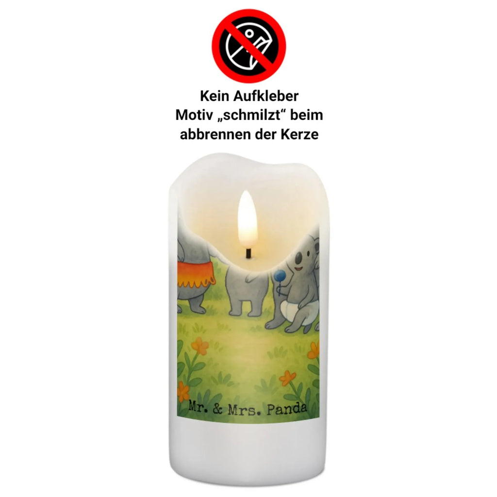 Kerze Koala Familie Design Metall-Kerze, Trauerkerze, Handgemachte Kerze, Blockkerze, Bio-Kerze, Kerze Ohne Duft, Kerze Für Firmung, Andachtskerze, Kerze Für Advent, Laternenkerze, Kerze, Kerze Mit Fotoeinleger, Kerze Für Geburtstag, Stearin­kerze, Stabkerze, Kerze Mit Spruch, Tischkerze, Kerze Mit Prägung, Kerze Mit Duft, Kerze Für Ostern, Kerze Mit Namensgravur, Kerze Als Gastgeschenk, Dinnerkerzenpaar, Dinnerkerze, Kerze Für Taufe, Stumpenkerze, Gartenkerze, Glas-Kerze, Kerze Für Weihnachten, Kerze Für Kommunion, Duftkerze, Kerze Für Hochzeit, Grabkerze, Tafelkerze, Stumpenkerzen-Set, Sojawachskerze, Handgegossene Kerze, Outdoor-Kerze, Streukerze, Gedenkkerze, Votivkerze, Kerze Mit Gravur, Kerze Mit Motiv, Fair-Trade-Kerze, Teelicht, Grablicht, Familie, Vatertag, Muttertag, Bruder, Schwester, Mama, Papa, Oma, Opa, Geschwister, Kinder, Family, Koala, Koalas, Familienleben
