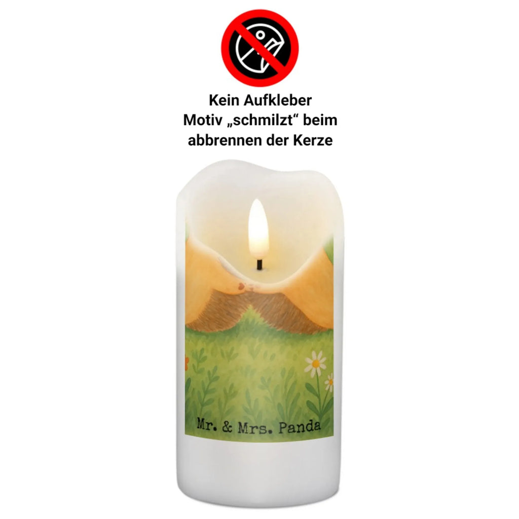 Kerze Igel händchenhaltend Design Kerze Für Weihnachten, Stearin­kerze, Kerze Mit Namensgravur, Metall-Kerze, Kerze Für Ostern, Stabkerze, Streukerze, Kerze Für Kommunion, Outdoor-Kerze, Kerze Ohne Duft, Handgemachte Kerze, Grabkerze, Kerze Mit Fotoeinleger, Gartenkerze, Dinnerkerze, Teelicht, Dinnerkerzenpaar, Kerze Mit Spruch, Andachtskerze, Kerze Mit Motiv, Kerze Für Firmung, Laternenkerze, Grablicht, Stumpenkerzen-Set, Duftkerze, Tafelkerze, Kerze, Kerze Mit Duft, Bio-Kerze, Kerze Für Geburtstag, Trauerkerze, Stumpenkerze, Votivkerze, Handgegossene Kerze, Kerze Als Gastgeschenk, Gedenkkerze, Blockkerze, Kerze Mit Prägung, Sojawachskerze, Tischkerze, Kerze Für Hochzeit, Fair-Trade-Kerze, Kerze Mit Gravur, Glas-Kerze, Kerze Für Taufe, Kerze Für Advent, Liebe, Partner, Freund, Freundin, Ehemann, Ehefrau, Heiraten, Verlobung, Heiratsantrag, Liebesgeschenk, Jahrestag, Hocheitstag, Liebesbeweis, Igel, Lieblingsmensch, Igelliebe, Gemeinsamkeit, Geschenk für zwei, große Liebe, Hand in Hand, Hochzeit, Liebesbotschaft, Love