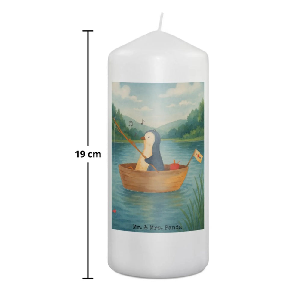 Kerze Pinguin Angelboot Design Handgemachte Kerze, Kerze Mit Prägung, Grabkerze, Kerze Für Firmung, Blockkerze, Gedenkkerze, Gartenkerze, Kerze Für Ostern, Stearin­kerze, Kerze Mit Gravur, Stumpenkerzen-Set, Trauerkerze, Kerze Für Taufe, Laternenkerze, Bio-Kerze, Stumpenkerze, Streukerze, Sojawachskerze, Stabkerze, Kerze Mit Fotoeinleger, Kerze Für Advent, Kerze Für Geburtstag, Votivkerze, Outdoor-Kerze, Tafelkerze, Kerze Mit Namensgravur, Tischkerze, Kerze Mit Duft, Dinnerkerze, Kerze Mit Spruch, Dinnerkerzenpaar, Kerze Für Hochzeit, Handgegossene Kerze, Andachtskerze, Kerze Als Gastgeschenk, Kerze Für Weihnachten, Kerze Ohne Duft, Kerze Für Kommunion, Grablicht, Glas-Kerze, Duftkerze, Teelicht, Kerze Mit Motiv, Metall-Kerze, Fair-Trade-Kerze, Kerze, Pinguin, Angeln, Trennung, Scheidung, Boot, Leben, Motivation, Neustart, Pinguine, Angelboot, Neuanfang, Geschenkidee Liebeskummer, Lebenslust, genießen