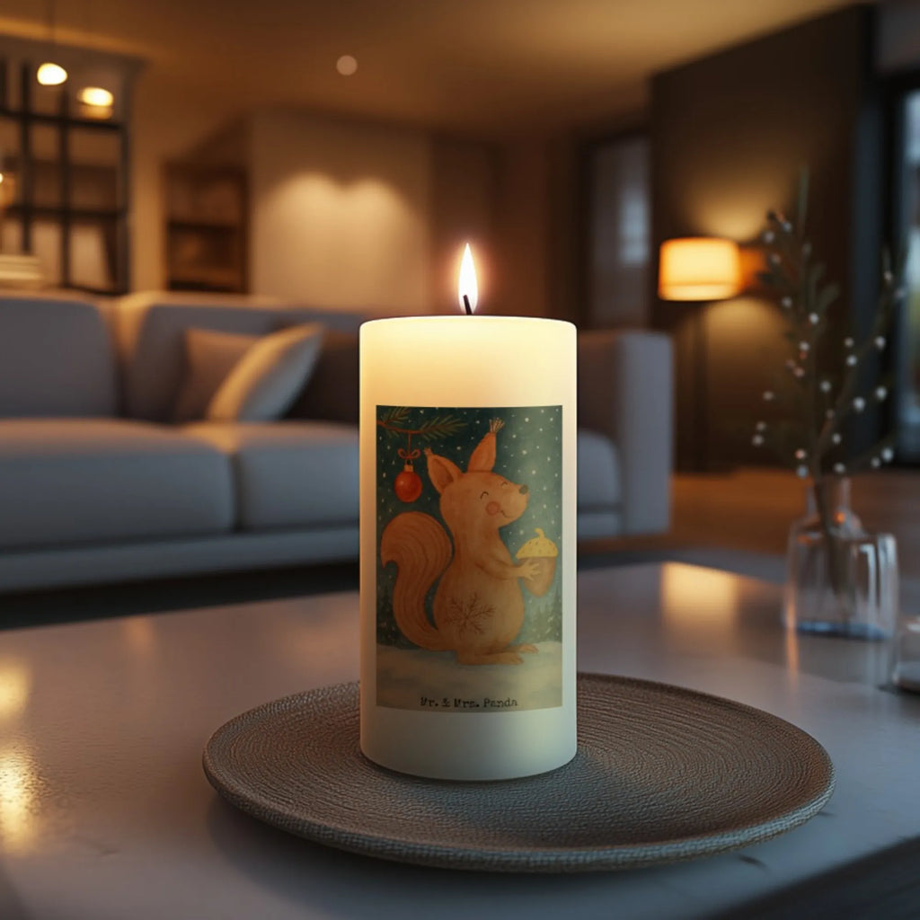 Kerze Eichhörnchen Weihnachten Design Gedenkkerze, Teelicht, Kerze Für Firmung, Tischkerze, Fair-Trade-Kerze, Kerze Für Kommunion, Gartenkerze, Stearin­kerze, Kerze Mit Prägung, Duftkerze, Glas-Kerze, Kerze Für Geburtstag, Trauerkerze, Streukerze, Dinnerkerze, Kerze Mit Duft, Handgegossene Kerze, Outdoor-Kerze, Metall-Kerze, Votivkerze, Kerze, Laternenkerze, Grablicht, Stumpenkerze, Kerze Mit Fotoeinleger, Kerze Für Weihnachten, Kerze Als Gastgeschenk, Handgemachte Kerze, Kerze Mit Motiv, Andachtskerze, Kerze Mit Gravur, Kerze Für Ostern, Blockkerze, Grabkerze, Kerze Mit Spruch, Kerze Für Taufe, Kerze Für Hochzeit, Sojawachskerze, Kerze Mit Namensgravur, Dinnerkerzenpaar, Stabkerze, Tafelkerze, Kerze Für Advent, Kerze Ohne Duft, Bio-Kerze, Stumpenkerzen-Set, Winter, Weihnachten, Weihnachtsdeko, Nikolaus, Advent, Heiligabend, Wintermotiv, Guten Rutsch, Frohe Weihnachten, Weihnachtsgruß, Frohes neues Jahr, Weihnachtsmotiv, Neujahr, Vogel