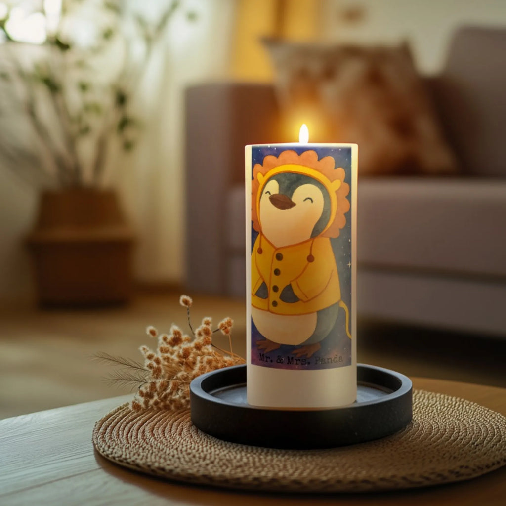 Kerze Löwe Astrologie Design Bio-Kerze, Kerze Mit Fotoeinleger, Fair-Trade-Kerze, Andachtskerze, Kerze Für Hochzeit, Stumpenkerze, Laternenkerze, Gartenkerze, Kerze Mit Gravur, Kerze Für Weihnachten, Grabkerze, Kerze Für Kommunion, Handgemachte Kerze, Handgegossene Kerze, Glas-Kerze, Kerze Für Geburtstag, Kerze Ohne Duft, Kerze Mit Spruch, Stumpenkerzen-Set, Streukerze, Teelicht, Stabkerze, Kerze Mit Namensgravur, Kerze Für Ostern, Dinnerkerze, Sojawachskerze, Kerze Mit Prägung, Outdoor-Kerze, Kerze Für Advent, Trauerkerze, Dinnerkerzenpaar, Kerze Für Taufe, Tafelkerze, Gedenkkerze, Kerze, Duftkerze, Blockkerze, Metall-Kerze, Stearin­kerze, Kerze Für Firmung, Kerze Als Gastgeschenk, Tischkerze, Kerze Mit Duft, Kerze Mit Motiv, Votivkerze, Grablicht, Tierkreiszeichen, Sternzeichen, Horoskop, Astrologie, Aszendent, Geburtstagsgeschenk, Geschenkidee zum Geburtstag, Sternzeichen Löwe, Löwe