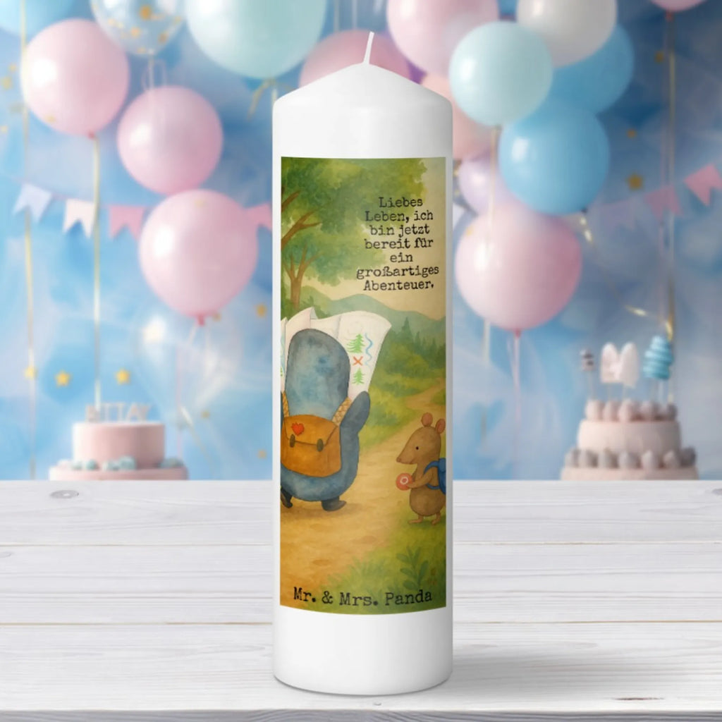 Kerze Pinguin & Maus Wanderer Design Kerze Für Weihnachten, Kerze Mit Namensgravur, Grablicht, Andachtskerze, Kerze Für Ostern, Tafelkerze, Kerze Mit Prägung, Dinnerkerze, Outdoor-Kerze, Kerze Für Geburtstag, Votivkerze, Kerze Für Advent, Teelicht, Duftkerze, Dinnerkerzenpaar, Handgegossene Kerze, Kerze Mit Motiv, Gartenkerze, Stumpenkerzen-Set, Kerze Mit Fotoeinleger, Kerze Für Kommunion, Kerze Mit Spruch, Laternenkerze, Glas-Kerze, Handgemachte Kerze, Gedenkkerze, Kerze Für Firmung, Kerze Für Taufe, Kerze Mit Duft, Kerze Ohne Duft, Bio-Kerze, Trauerkerze, Kerze Mit Gravur, Fair-Trade-Kerze, Stearin­kerze, Stabkerze, Kerze Für Hochzeit, Blockkerze, Stumpenkerze, Sojawachskerze, Streukerze, Metall-Kerze, Kerze, Kerze Als Gastgeschenk, Tischkerze, Grabkerze, Pinguin, Abenteuer, Ausflug, Abenteurer, Wanderlust, wandern, Roadtrip, Pinguine