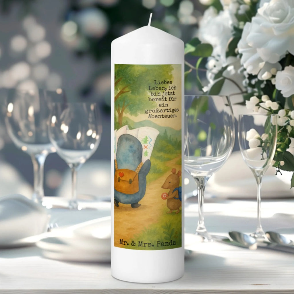 Kerze Pinguin & Maus Wanderer Design Kerze Für Weihnachten, Kerze Mit Namensgravur, Grablicht, Andachtskerze, Kerze Für Ostern, Tafelkerze, Kerze Mit Prägung, Dinnerkerze, Outdoor-Kerze, Kerze Für Geburtstag, Votivkerze, Kerze Für Advent, Teelicht, Duftkerze, Dinnerkerzenpaar, Handgegossene Kerze, Kerze Mit Motiv, Gartenkerze, Stumpenkerzen-Set, Kerze Mit Fotoeinleger, Kerze Für Kommunion, Kerze Mit Spruch, Laternenkerze, Glas-Kerze, Handgemachte Kerze, Gedenkkerze, Kerze Für Firmung, Kerze Für Taufe, Kerze Mit Duft, Kerze Ohne Duft, Bio-Kerze, Trauerkerze, Kerze Mit Gravur, Fair-Trade-Kerze, Stearin­kerze, Stabkerze, Kerze Für Hochzeit, Blockkerze, Stumpenkerze, Sojawachskerze, Streukerze, Metall-Kerze, Kerze, Kerze Als Gastgeschenk, Tischkerze, Grabkerze, Pinguin, Abenteuer, Ausflug, Abenteurer, Wanderlust, wandern, Roadtrip, Pinguine