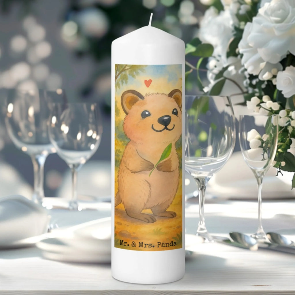 Kerze Quokka Happy Design Kerze Für Hochzeit, Bio-Kerze, Glas-Kerze, Kerze Mit Motiv, Sojawachskerze, Stabkerze, Gartenkerze, Grabkerze, Outdoor-Kerze, Gedenkkerze, Kerze Mit Fotoeinleger, Kerze Für Ostern, Stumpenkerzen-Set, Kerze Mit Prägung, Teelicht, Tafelkerze, Duftkerze, Kerze Mit Gravur, Kerze, Tischkerze, Kerze Für Weihnachten, Laternenkerze, Streukerze, Metall-Kerze, Kerze Ohne Duft, Kerze Für Firmung, Kerze Mit Namensgravur, Votivkerze, Stearin­kerze, Kerze Als Gastgeschenk, Fair-Trade-Kerze, Kerze Für Advent, Dinnerkerzenpaar, Stumpenkerze, Kerze Für Kommunion, Kerze Für Taufe, Dinnerkerze, Kerze Für Geburtstag, Kerze Mit Duft, Handgegossene Kerze, Andachtskerze, Trauerkerze, Grablicht, Blockkerze, Handgemachte Kerze, Kerze Mit Spruch, Tiermotive, Gute Laune, lustige Sprüche, Tiere, Lustiger Spruch, Dinge erledigen, Quokka, Verschieben, Aufschieberitis, Niedliches Tier