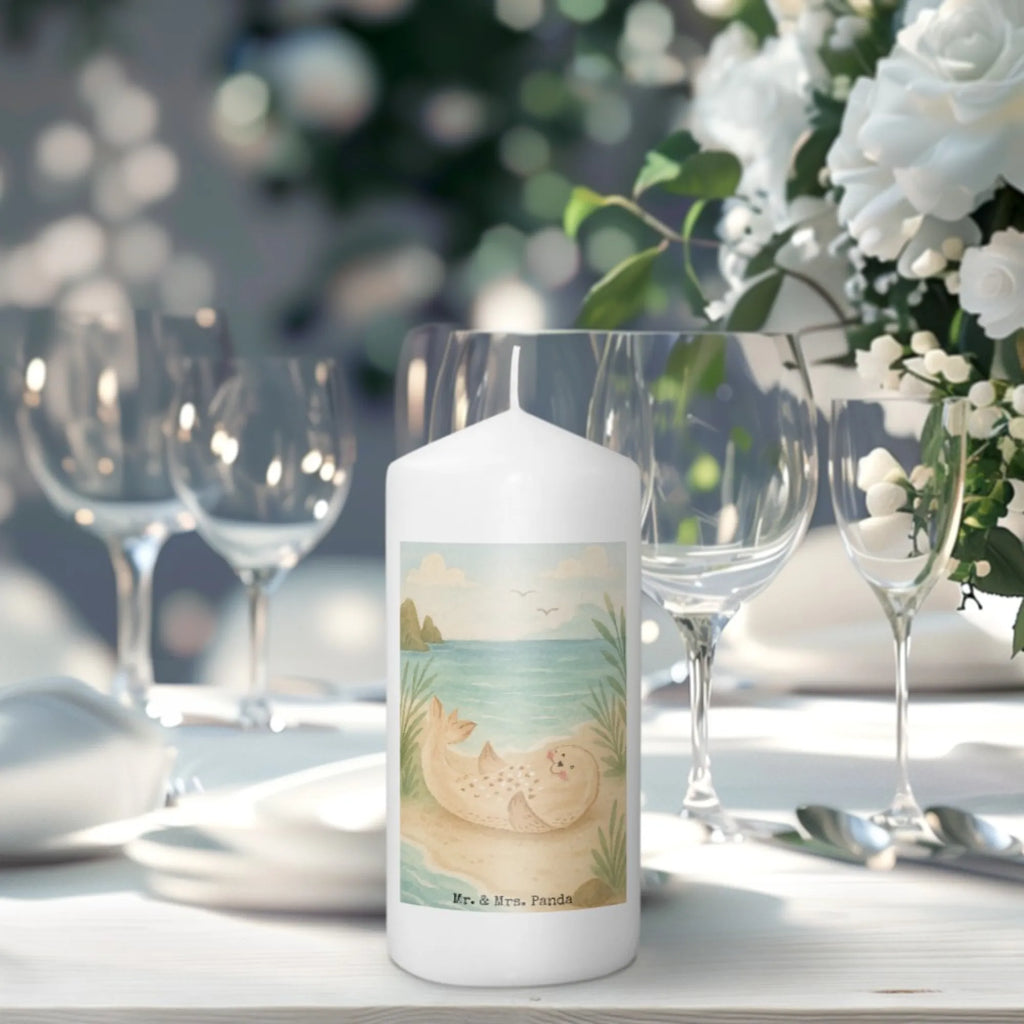 Kerze Robbe Liegen Design Teelicht, Kerze Ohne Duft, Kerze Mit Gravur, Grabkerze, Handgemachte Kerze, Kerze Für Weihnachten, Glas-Kerze, Laternenkerze, Kerze Mit Namensgravur, Tischkerze, Bio-Kerze, Sojawachskerze, Votivkerze, Stabkerze, Trauerkerze, Kerze Für Hochzeit, Kerze Für Firmung, Kerze Mit Spruch, Fair-Trade-Kerze, Gartenkerze, Outdoor-Kerze, Andachtskerze, Kerze Für Geburtstag, Stearin­kerze, Handgegossene Kerze, Stumpenkerzen-Set, Streukerze, Dinnerkerze, Kerze Für Advent, Kerze Mit Duft, Grablicht, Dinnerkerzenpaar, Tafelkerze, Kerze Mit Fotoeinleger, Kerze, Kerze Mit Prägung, Stumpenkerze, Metall-Kerze, Kerze Als Gastgeschenk, Kerze Für Ostern, Kerze Mit Motiv, Blockkerze, Kerze Für Taufe, Duftkerze, Gedenkkerze, Kerze Für Kommunion, Tiermotive, Gute Laune, lustige Sprüche, Tiere, Ostsee, Strand, Seehund, Nordsee, Meerestier, Robbe, Robben, Lachen, Freude