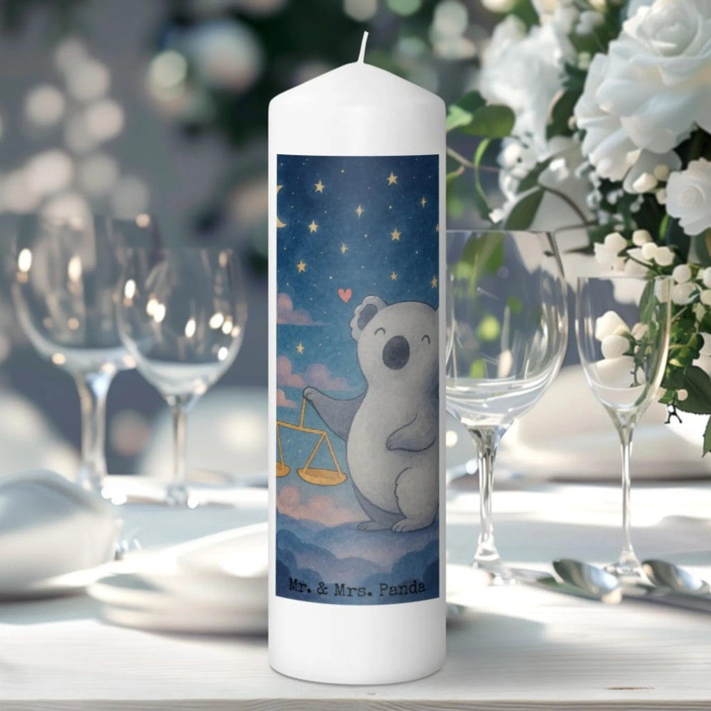 Kerze Waage Astrologie Design Kerze Mit Spruch, Kerze Für Taufe, Teelicht, Kerze Mit Prägung, Gartenkerze, Metall-Kerze, Kerze Als Gastgeschenk, Stumpenkerze, Votivkerze, Andachtskerze, Gedenkkerze, Laternenkerze, Dinnerkerzenpaar, Duftkerze, Tischkerze, Kerze Mit Fotoeinleger, Kerze Mit Motiv, Kerze Für Firmung, Streukerze, Sojawachskerze, Bio-Kerze, Kerze Mit Duft, Fair-Trade-Kerze, Stearin­kerze, Kerze Für Ostern, Dinnerkerze, Handgegossene Kerze, Grabkerze, Stabkerze, Trauerkerze, Glas-Kerze, Stumpenkerzen-Set, Kerze Mit Gravur, Tafelkerze, Handgemachte Kerze, Kerze Für Weihnachten, Kerze Für Advent, Kerze Mit Namensgravur, Kerze, Kerze Ohne Duft, Kerze Für Hochzeit, Kerze Für Kommunion, Blockkerze, Grablicht, Kerze Für Geburtstag, Outdoor-Kerze, Tierkreiszeichen, Sternzeichen, Horoskop, Astrologie, Aszendent, Geburtstagsgeschenk, Geschenk, Waage, Geschenk zum Geburtstag