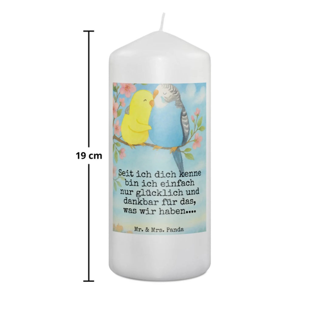 Kerze Wellensittich Liebe Design Kerze Für Ostern, Laternenkerze, Kerze Als Gastgeschenk, Tischkerze, Teelicht, Grablicht, Handgegossene Kerze, Blockkerze, Handgemachte Kerze, Kerze Mit Namensgravur, Kerze Für Advent, Andachtskerze, Kerze Mit Fotoeinleger, Gartenkerze, Dinnerkerzenpaar, Stearin­kerze, Streukerze, Votivkerze, Kerze Für Taufe, Sojawachskerze, Stumpenkerzen-Set, Duftkerze, Gedenkkerze, Bio-Kerze, Dinnerkerze, Kerze Mit Motiv, Kerze Mit Gravur, Trauerkerze, Outdoor-Kerze, Grabkerze, Kerze Mit Duft, Fair-Trade-Kerze, Kerze Für Weihnachten, Kerze Für Hochzeit, Kerze Ohne Duft, Kerze Für Geburtstag, Kerze, Kerze Mit Prägung, Metall-Kerze, Stumpenkerze, Glas-Kerze, Stabkerze, Kerze Für Firmung, Tafelkerze, Kerze Mit Spruch, Kerze Für Kommunion, Liebe, Partner, Freund, Freundin, Ehemann, Ehefrau, Heiraten, Verlobung, Heiratsantrag, Liebesgeschenk, Jahrestag, Hocheitstag, Vögel, Kuscheln, Wellensittich, Nähe, Vertrauen