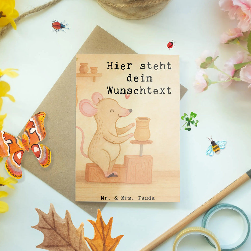 Personalisierte Grußkarte Maus Töpfern Design Personalisierte Hochzeitskarte, Personalisiertere Klappkarte, Grußkarte selber drucken, Grußkarte als Geldgeschenk, Grußkarte mit Namen, Personalisierte Glückwunschkarte, Personalisierte Karte, Grußkarte selbst gestalten, Personalisierte Geburtstagskarte, Grußkarten personalisiert, Personalisierte Grußkarte, Grußkarte mit persönlichen Nachrichten, Personalisierte Einladungskarte, Geschenk, Sport, Sportart, Hobby, Schenken, Danke, Dankeschön, Auszeichnung, Gewinn, Sportler, Töpferkurs, Töpferei, Töpfern