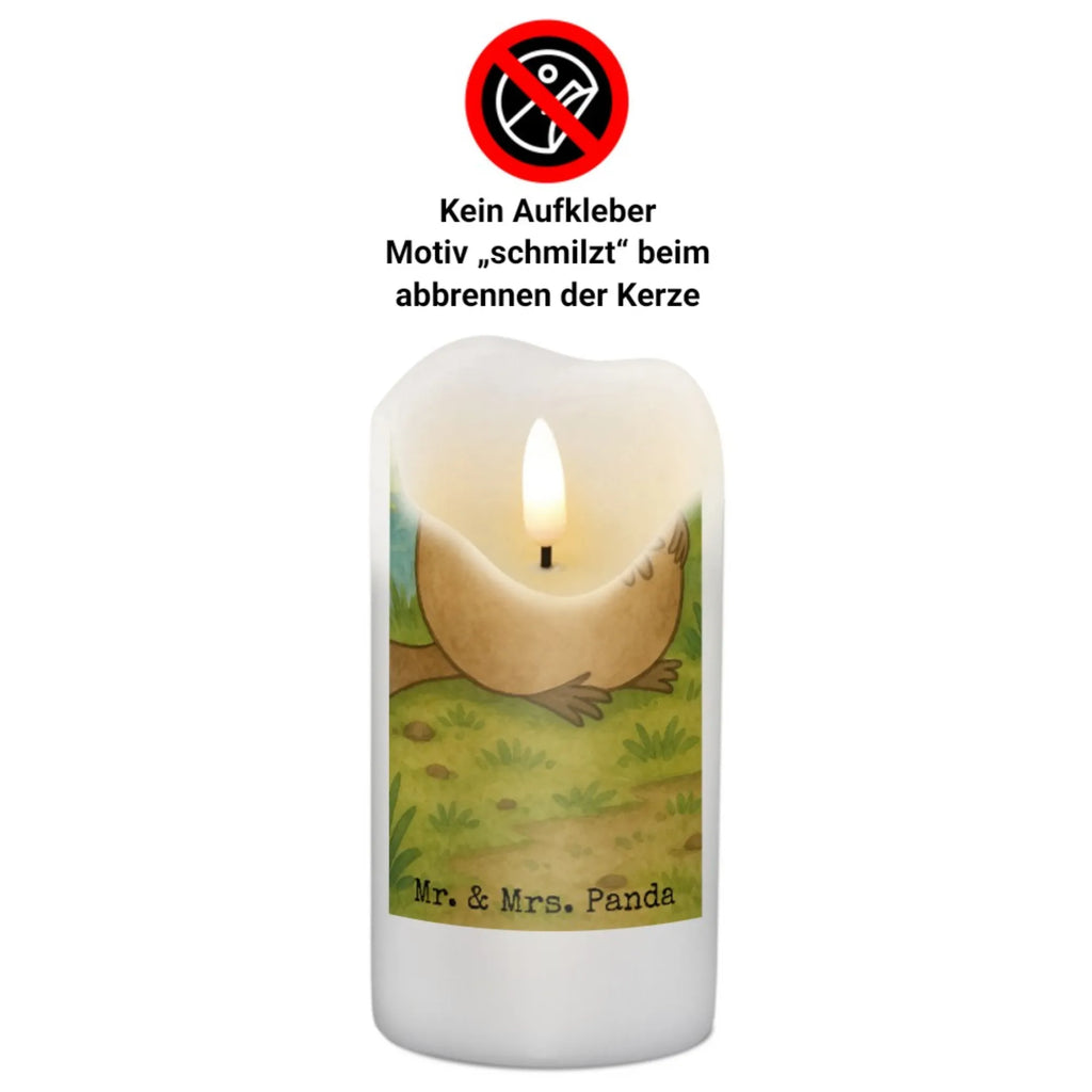 Kerze Schnabeltier Mut Design Stumpenkerze, Kerze Mit Spruch, Kerze Mit Namensgravur, Metall-Kerze, Kerze Für Geburtstag, Dinnerkerze, Kerze Mit Motiv, Laternenkerze, Duftkerze, Grabkerze, Andachtskerze, Trauerkerze, Kerze, Kerze Für Kommunion, Gartenkerze, Outdoor-Kerze, Stumpenkerzen-Set, Kerze Für Firmung, Kerze Für Weihnachten, Kerze Für Advent, Tafelkerze, Kerze Für Hochzeit, Kerze Mit Duft, Handgemachte Kerze, Kerze Mit Fotoeinleger, Kerze Mit Prägung, Blockkerze, Grablicht, Kerze Ohne Duft, Kerze Für Taufe, Teelicht, Sojawachskerze, Fair-Trade-Kerze, Kerze Mit Gravur, Dinnerkerzenpaar, Stabkerze, Glas-Kerze, Tischkerze, Gedenkkerze, Kerze Für Ostern, Votivkerze, Kerze Als Gastgeschenk, Stearin­kerze, Handgegossene Kerze, Bio-Kerze, Streukerze, Meerestiere, Meer, Urlaub, mutig, Neustart, Lebensweisheit, Mut, Arbeit, Neuanfang, Schnabeltiere, Schnabeltier, Büro, Motivation, Weltreise, Training, Raodtrip