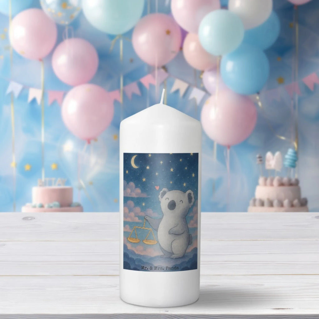 Kerze Waage Astrologie Design Kerze Mit Spruch, Kerze Für Taufe, Teelicht, Kerze Mit Prägung, Gartenkerze, Metall-Kerze, Kerze Als Gastgeschenk, Stumpenkerze, Votivkerze, Andachtskerze, Gedenkkerze, Laternenkerze, Dinnerkerzenpaar, Duftkerze, Tischkerze, Kerze Mit Fotoeinleger, Kerze Mit Motiv, Kerze Für Firmung, Streukerze, Sojawachskerze, Bio-Kerze, Kerze Mit Duft, Fair-Trade-Kerze, Stearin­kerze, Kerze Für Ostern, Dinnerkerze, Handgegossene Kerze, Grabkerze, Stabkerze, Trauerkerze, Glas-Kerze, Stumpenkerzen-Set, Kerze Mit Gravur, Tafelkerze, Handgemachte Kerze, Kerze Für Weihnachten, Kerze Für Advent, Kerze Mit Namensgravur, Kerze, Kerze Ohne Duft, Kerze Für Hochzeit, Kerze Für Kommunion, Blockkerze, Grablicht, Kerze Für Geburtstag, Outdoor-Kerze, Tierkreiszeichen, Sternzeichen, Horoskop, Astrologie, Aszendent, Geburtstagsgeschenk, Geschenk, Waage, Geschenk zum Geburtstag