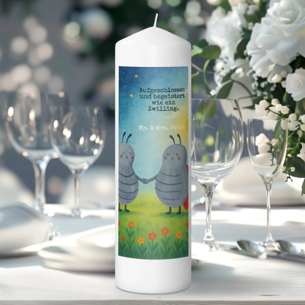 Kerze Sternzeichen Zwilling Design Stearin­kerze, Bio-Kerze, Kerze Mit Motiv, Stabkerze, Kerze Für Weihnachten, Kerze Mit Fotoeinleger, Andachtskerze, Kerze Mit Namensgravur, Kerze Mit Duft, Glas-Kerze, Kerze Mit Gravur, Tafelkerze, Kerze Für Geburtstag, Streukerze, Duftkerze, Kerze Für Advent, Grablicht, Dinnerkerze, Kerze Für Firmung, Blockkerze, Votivkerze, Kerze Für Hochzeit, Kerze Mit Prägung, Kerze Mit Spruch, Kerze Als Gastgeschenk, Sojawachskerze, Kerze, Teelicht, Kerze Für Kommunion, Dinnerkerzenpaar, Kerze Für Ostern, Metall-Kerze, Stumpenkerze, Tischkerze, Laternenkerze, Trauerkerze, Handgegossene Kerze, Kerze Ohne Duft, Fair-Trade-Kerze, Stumpenkerzen-Set, Outdoor-Kerze, Handgemachte Kerze, Kerze Für Taufe, Gartenkerze, Grabkerze, Gedenkkerze, Tierkreiszeichen, Sternzeichen, Horoskop, Astrologie, Aszendent, Geschenk Juni, Geschenk Mai, Zwillingsschwester, Zwillingsbruder, Zwilling Sternzeichen, Glückskäfer, Marienkäfer, Geburtstag Mai, Zwillinge, Zwilling Geschenk