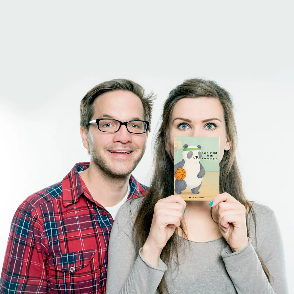 Personalisierte Postkarte Panda Basketball Design Karte mit Namen, Karte mit Wunschtext, Ansichtskarte mit Wunschtext, Geschenkkarte mit Namen, Grußkarte mit Wunschtext, Grußkarte mit Namen, Postkarte bedrucken, Geschenkkarte mit Wunschtext, Ansichtskarte mit Namen, Postkarte personalisierbar, Postkarte mit Namen, Einladung mit Namen, Postkarte mit Wunschtext, Einladung mit Wunschtext, Geschenk, Sport, Sportart, Hobby, Schenken, Danke, Dankeschön, Auszeichnung, Gewinn, Sportler, Basketball Verband, Basketball Verein, Basketball, Basketballplatz