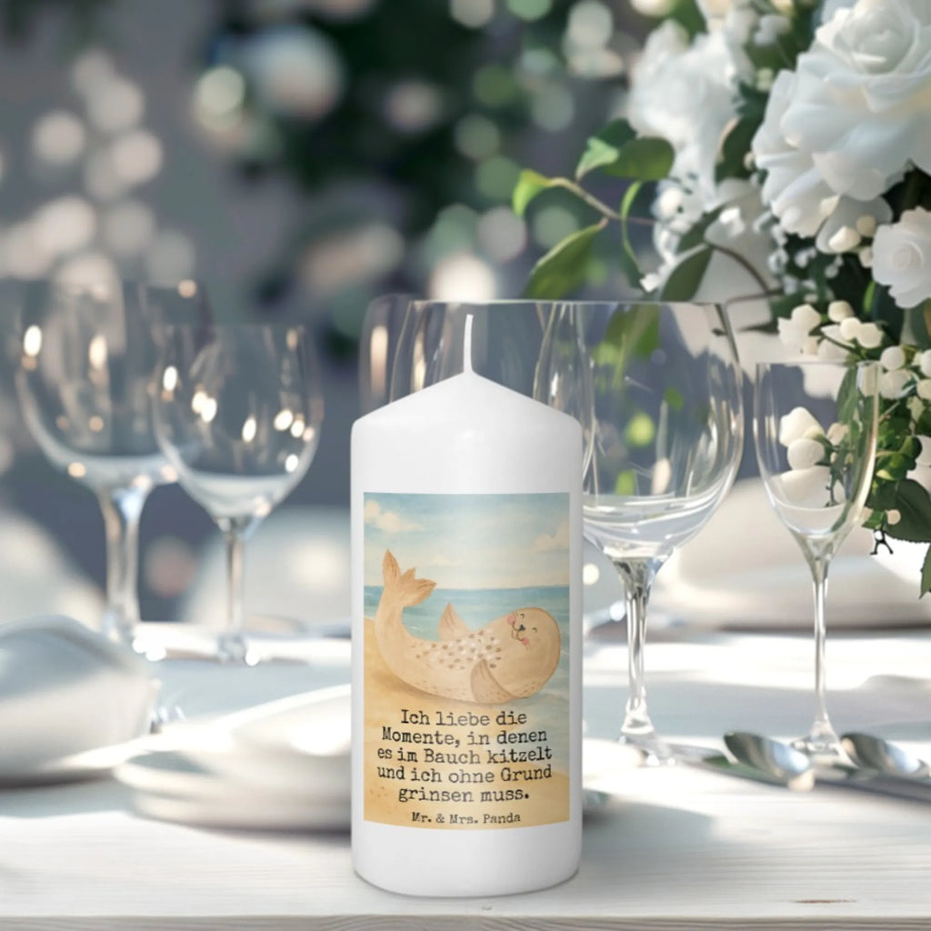 Kerze Robbe Liegen Design Teelicht, Kerze Ohne Duft, Kerze Mit Gravur, Grabkerze, Handgemachte Kerze, Kerze Für Weihnachten, Glas-Kerze, Laternenkerze, Kerze Mit Namensgravur, Tischkerze, Bio-Kerze, Sojawachskerze, Votivkerze, Stabkerze, Trauerkerze, Kerze Für Hochzeit, Kerze Für Firmung, Kerze Mit Spruch, Fair-Trade-Kerze, Gartenkerze, Outdoor-Kerze, Andachtskerze, Kerze Für Geburtstag, Stearin­kerze, Handgegossene Kerze, Stumpenkerzen-Set, Streukerze, Dinnerkerze, Kerze Für Advent, Kerze Mit Duft, Grablicht, Dinnerkerzenpaar, Tafelkerze, Kerze Mit Fotoeinleger, Kerze, Kerze Mit Prägung, Stumpenkerze, Metall-Kerze, Kerze Als Gastgeschenk, Kerze Für Ostern, Kerze Mit Motiv, Blockkerze, Kerze Für Taufe, Duftkerze, Gedenkkerze, Kerze Für Kommunion, Tiermotive, Gute Laune, lustige Sprüche, Tiere, Ostsee, Strand, Seehund, Nordsee, Meerestier, Robbe, Robben, Lachen, Freude