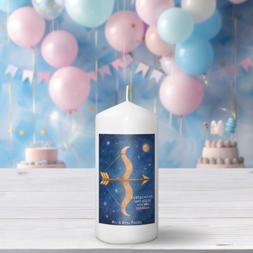 Kerze Sternzeichen Schütze Design Kerze Mit Namensgravur, Kerze Für Geburtstag, Outdoor-Kerze, Teelicht, Laternenkerze, Blockkerze, Kerze Mit Spruch, Kerze Ohne Duft, Metall-Kerze, Kerze Für Weihnachten, Kerze Als Gastgeschenk, Duftkerze, Bio-Kerze, Glas-Kerze, Streukerze, Tischkerze, Andachtskerze, Tafelkerze, Grablicht, Fair-Trade-Kerze, Handgegossene Kerze, Gedenkkerze, Dinnerkerzenpaar, Trauerkerze, Kerze Mit Fotoeinleger, Kerze Für Advent, Stumpenkerzen-Set, Dinnerkerze, Kerze Für Firmung, Sojawachskerze, Stabkerze, Kerze Für Ostern, Kerze Mit Duft, Kerze Für Taufe, Votivkerze, Kerze Für Kommunion, Kerze Mit Gravur, Kerze, Kerze Für Hochzeit, Handgemachte Kerze, Gartenkerze, Kerze Mit Motiv, Grabkerze, Stumpenkerze, Stearin­kerze, Kerze Mit Prägung, Tierkreiszeichen, Sternzeichen, Horoskop, Astrologie, Aszendent, Geschenk Dezember, Geburtstag Dezember, Schütze Geschenk, Schütze Sternzeichen, Geschenk Schützenfest, Schütze, Geschenk November, Geburtstag November