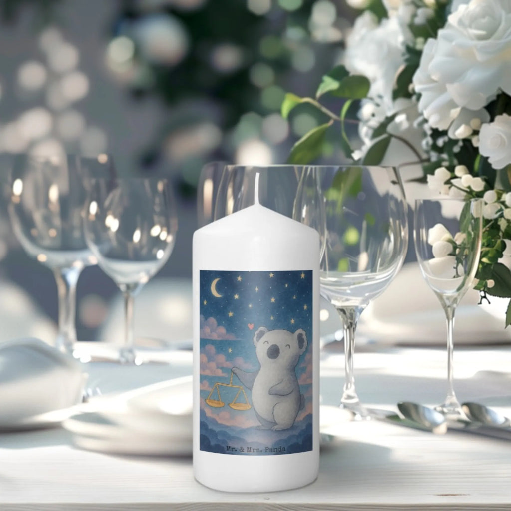 Kerze Waage Astrologie Design Kerze Mit Spruch, Kerze Für Taufe, Teelicht, Kerze Mit Prägung, Gartenkerze, Metall-Kerze, Kerze Als Gastgeschenk, Stumpenkerze, Votivkerze, Andachtskerze, Gedenkkerze, Laternenkerze, Dinnerkerzenpaar, Duftkerze, Tischkerze, Kerze Mit Fotoeinleger, Kerze Mit Motiv, Kerze Für Firmung, Streukerze, Sojawachskerze, Bio-Kerze, Kerze Mit Duft, Fair-Trade-Kerze, Stearin­kerze, Kerze Für Ostern, Dinnerkerze, Handgegossene Kerze, Grabkerze, Stabkerze, Trauerkerze, Glas-Kerze, Stumpenkerzen-Set, Kerze Mit Gravur, Tafelkerze, Handgemachte Kerze, Kerze Für Weihnachten, Kerze Für Advent, Kerze Mit Namensgravur, Kerze, Kerze Ohne Duft, Kerze Für Hochzeit, Kerze Für Kommunion, Blockkerze, Grablicht, Kerze Für Geburtstag, Outdoor-Kerze, Tierkreiszeichen, Sternzeichen, Horoskop, Astrologie, Aszendent, Geburtstagsgeschenk, Geschenk, Waage, Geschenk zum Geburtstag