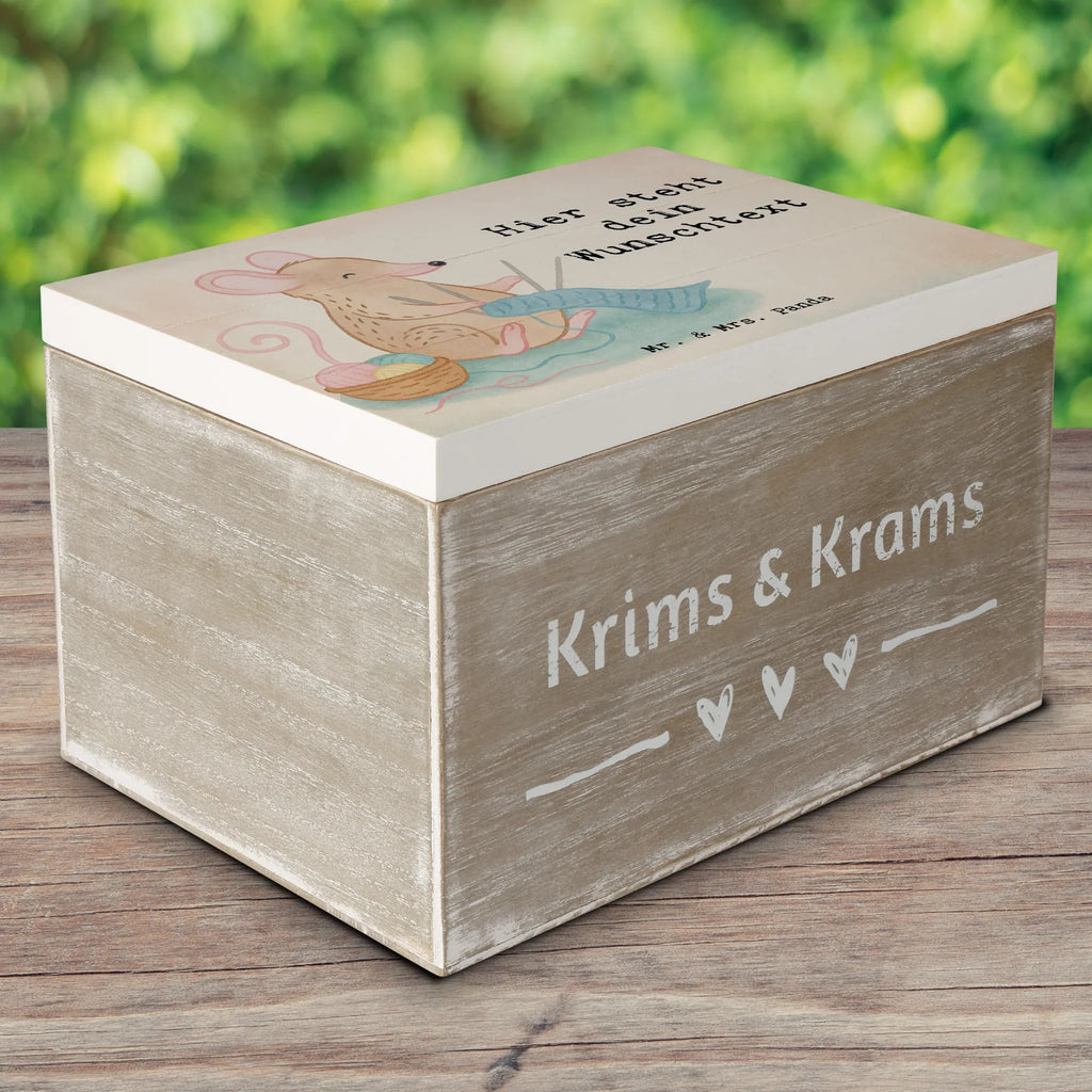 Personalisierte Holzkiste Maus Stricken Design Kiste Personalisiert, Dekokiste mit Namen, Aufbewahrungsbox Personalisiert, Kiste mit Namen, Erinnerungsbox Personalisiert, Erinnerungskiste, Schatulle Personalisiert, Truhe Personalisiert, Dekokiste Personalisiert, Erinnerungsbox mit Namen, Schatulle mit Namen, Aufbewahrungsbox mit Namen, Holzkiste Personalisiert, Erinnerungskiste Personalisiert, mit Namen, Truhe mit Namen, Geschenkbox personalisiert, GEschenkdose personalisiert, Holzkiste mit Namen, Schatzkiste mit Namen, Schatzkiste Personalisiert, Geschenk, Sport, Sportart, Hobby, Schenken, Danke, Dankeschön, Auszeichnung, Gewinn, Sportler, Stricken, DIY