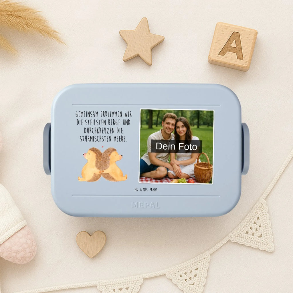 MEPAL Foto Bentobox Igel händchenhaltend Foto Lunchbox, Foto Bentobox, Foto Brotdose, Liebe, Partner, Freund, Freundin, Ehemann, Ehefrau, Heiraten, Verlobung, Heiratsantrag, Liebesgeschenk, Jahrestag, Hocheitstag, Geschenk für zwei, große Liebe, Hand in Hand, Liebesbotschaft, Love, Liebesbeweis, Igelliebe, Hochzeit, Gemeinsamkeit, Igel, Lieblingsmensch