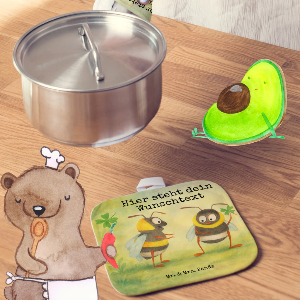 Personalisierte Topflappen Hummeln Kleeblatt Design Namensaufdruck, Personalisierte Topfuntersetzer, Topflappen Set personalisiert, Topflappen personalisiert, Personalisierter Ofenhandschuh, Topflappen mit Namen, Tiermotive, Gute Laune, lustige Sprüche, Tiere, Biene Deko, Biene, glücklich werden, Spruch schön, Hummel, Spruch positiv, glücklich sein, Spruch fröhlich