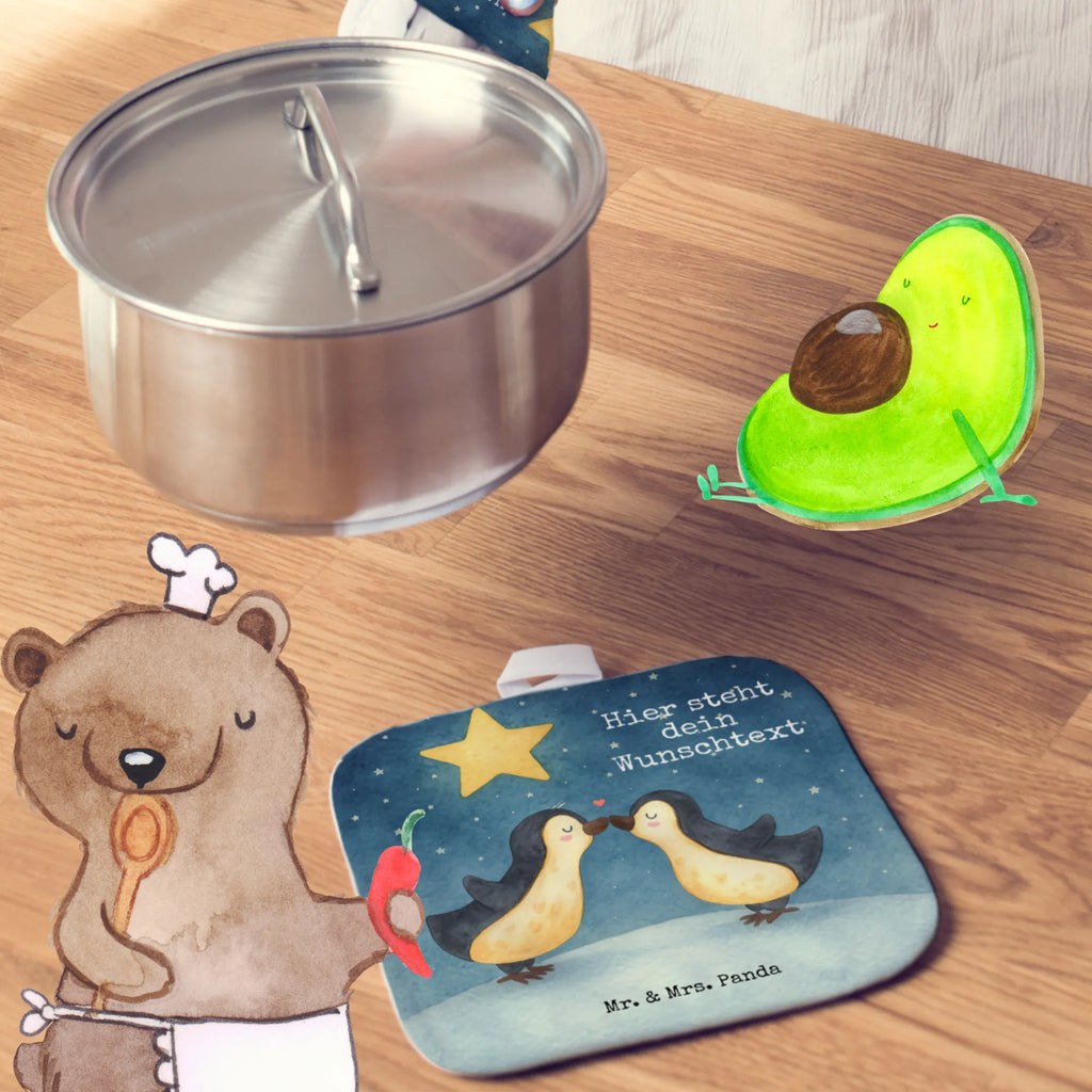 Personalisierte Topflappen Pinguin Liebe Design Personalisierte Topfuntersetzer, Topflappen mit Namen, Namensaufdruck, Topflappen personalisiert, Personalisierter Ofenhandschuh, Topflappen Set personalisiert, Liebe, Partner, Freund, Freundin, Ehemann, Ehefrau, Heiraten, Verlobung, Heiratsantrag, Liebesgeschenk, Jahrestag, Hocheitstag, Pinguine, Pinguin Liebe, Geschenk Hochzeitstag, Verlobter, Verlobte, Love, Pärchen. Liebespaar, Geschenk Freund, Geschenkidee, Hochzeit, Liebesbeweis, Geschenk Freundin, Pinguinpaar, Paar, Pinguin Paar, Hochzeitstag, Pinguin, Gastgeschenk, Liebesspruch
