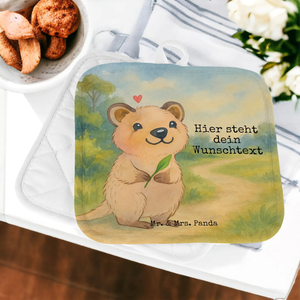 Personalisierte Topflappen Quokka Happy Design Topflappen personalisiert, Personalisierter Ofenhandschuh, Topflappen Set personalisiert, Namensaufdruck, Personalisierte Topfuntersetzer, Topflappen mit Namen, Tiermotive, Gute Laune, lustige Sprüche, Tiere, Dinge erledigen, Niedliches Tier, Aufschieberitis, Quokka, Verschieben, Lustiger Spruch