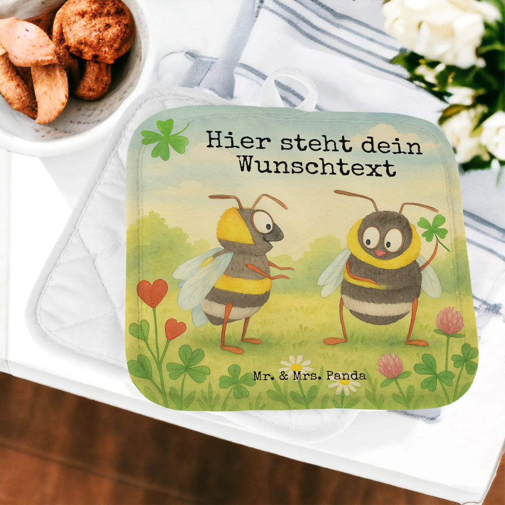 Personalisierte Topflappen Bienen Paar Design Personalisierte Topfuntersetzer, Topflappen Set personalisiert, Personalisierter Ofenhandschuh, Topflappen mit Namen, Namensaufdruck, Topflappen personalisiert, Liebe, Partner, Freund, Freundin, Ehemann, Ehefrau, Heiraten, Verlobung, Heiratsantrag, Liebesgeschenk, Jahrestag, Hocheitstag, Hochzeitstag, Mitbringsel, Geschenk für Partner, Geschenk für Freundin, für Ehemann, für Männer, Liebesbeweis, verliebte Schildkröten, Schildkröten, Geschenk für Frauen, Valentinstag