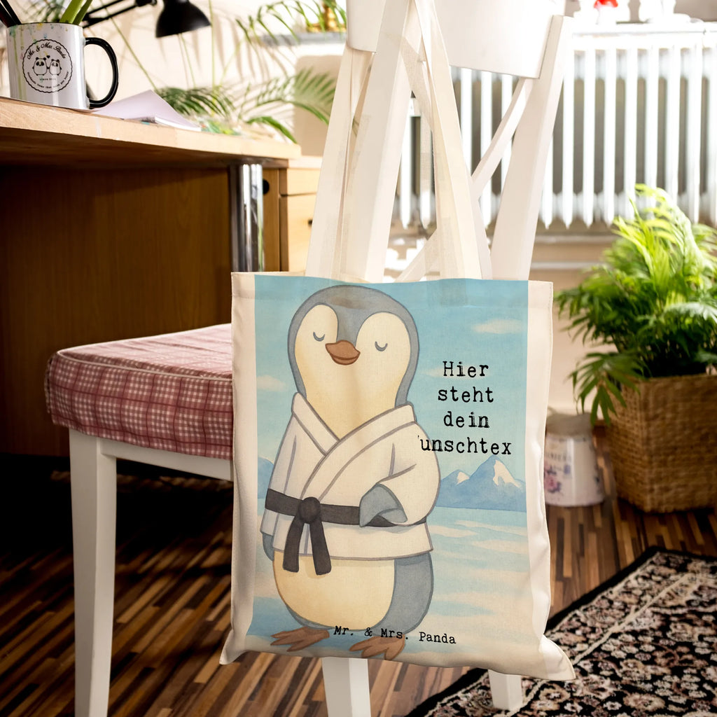 Personalisierte Tragetasche Pinguin Karate Design Personalisierte Kindergartentasche, Personalisierte Tasche, Tragetasche mit Namen, Personalisierter Jutebeutel, Personalisierter Stoffbeutel, Personalisierte Beuteltasche, Einkaufstasche mit Namen, Personalisierte Einkaufstasche, Stoffbeutel mit Namen, Personalisierte Jutetasche, Personalisierter Beutel, Geschenk, Sport, Sportart, Hobby, Schenken, Danke, Dankeschön, Auszeichnung, Gewinn, Sportler, Kampfsportart, Karate Verein, Selbstverteidigung, Kampfkunst, Karate