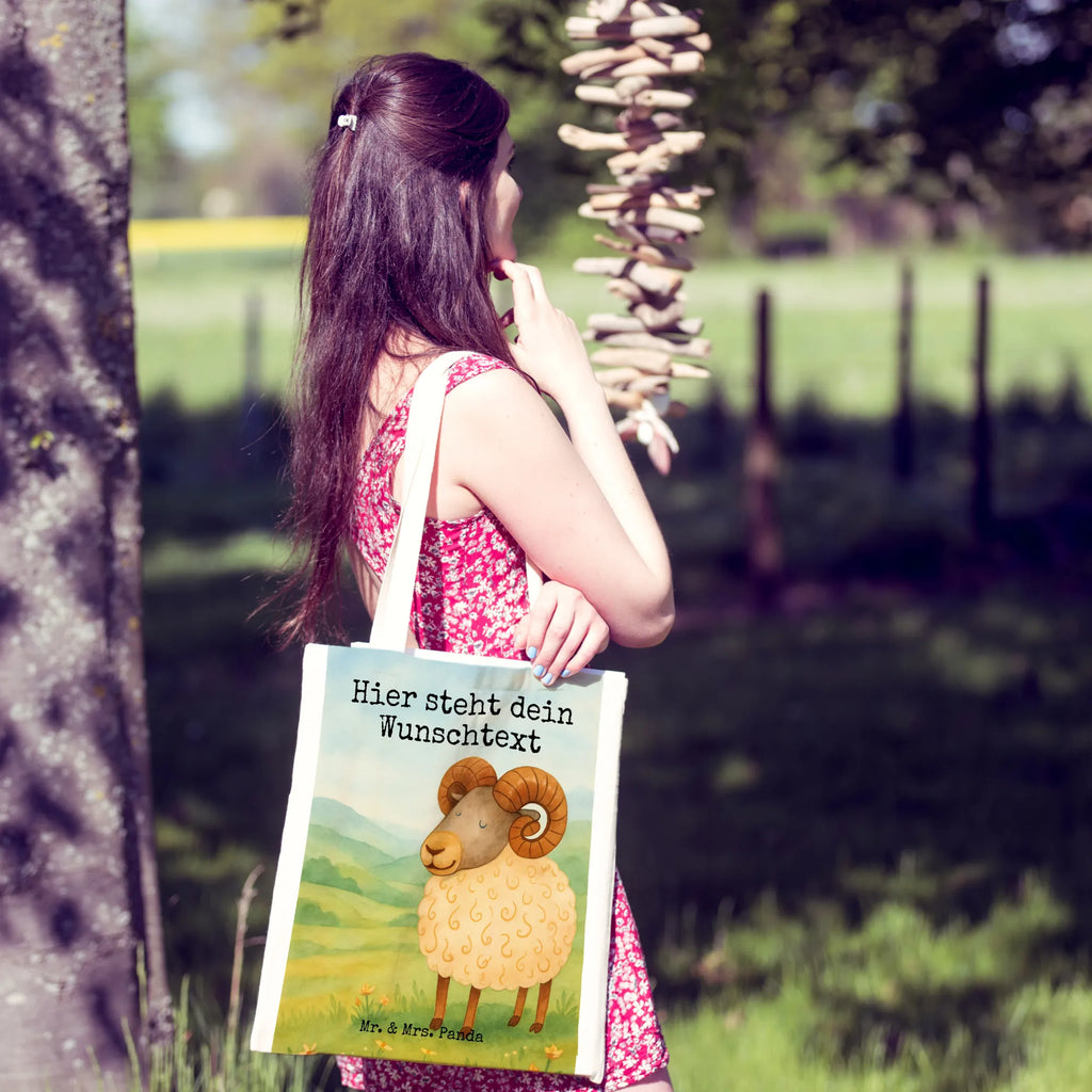 Personalisierte Tragetasche Sternzeichen Widder Design Personalisierte Einkaufstasche, Einkaufstasche mit Namen, Stoffbeutel mit Namen, Personalisierter Stoffbeutel, Personalisierter Beutel, Personalisierte Tasche, Personalisierte Jutetasche, Personalisierte Kindergartentasche, Personalisierte Beuteltasche, Personalisierter Jutebeutel, Tragetasche mit Namen, Tierkreiszeichen, Sternzeichen, Horoskop, Astrologie, Aszendent, Widder Sternzeichen, Geburtstag März, Geburtstag April, Bock, Schafbock, Widder Geschenk, Geschenk März, Geschenk April