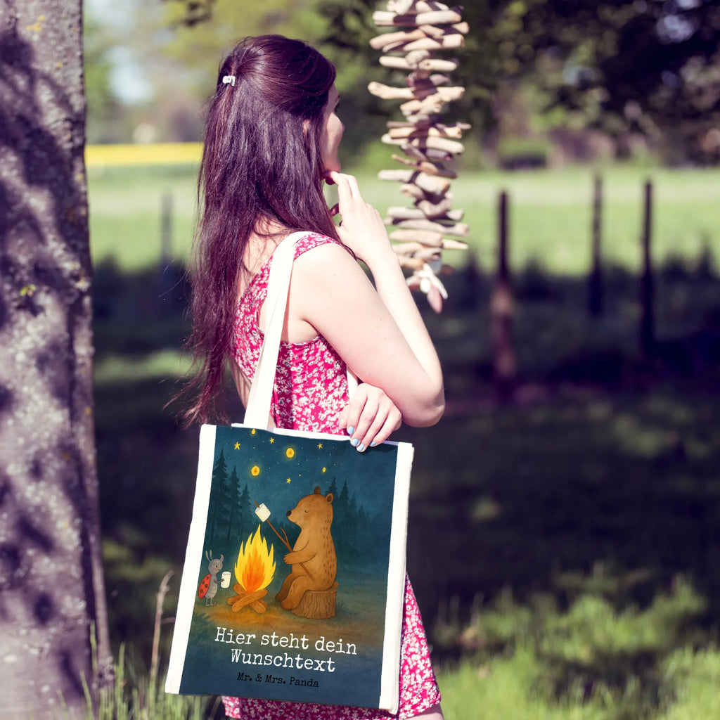 Personalisierte Tragetasche Bär & Marienkäfer Lagerfeuer Design Einkaufstasche mit Namen, Stoffbeutel mit Namen, Personalisierte Jutetasche, Personalisierter Jutebeutel, Personalisierte Einkaufstasche, Personalisierte Kindergartentasche, Tragetasche mit Namen, Personalisierte Beuteltasche, Personalisierte Tasche, Personalisierter Stoffbeutel, Personalisierter Beutel, Bär, Teddy, Teddybär, Lagerfeuer