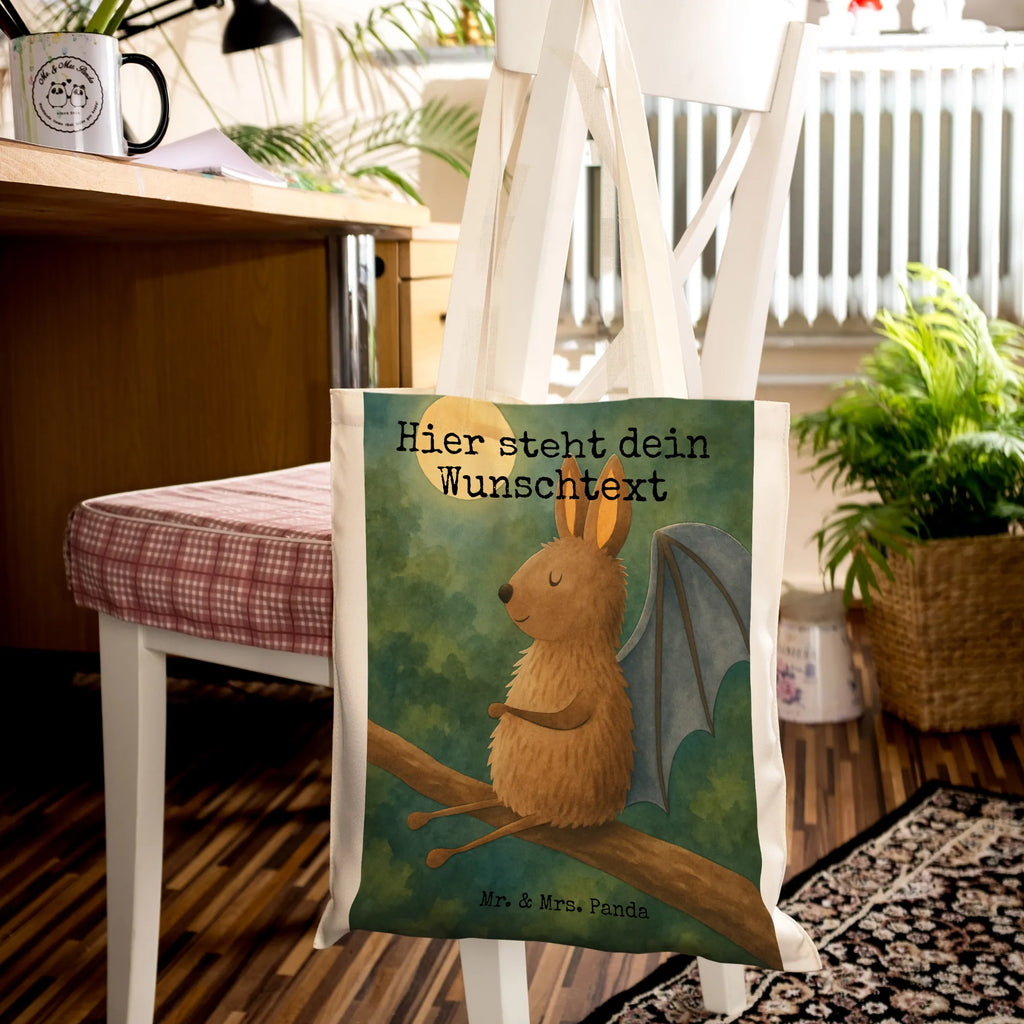 Personalisierte Tragetasche Fledermaus Sitzen Design Personalisierte Einkaufstasche, Personalisierte Beuteltasche, Personalisierte Tasche, Einkaufstasche mit Namen, Stoffbeutel mit Namen, Personalisierter Jutebeutel, Personalisierte Kindergartentasche, Personalisierter Stoffbeutel, Personalisierte Jutetasche, Tragetasche mit Namen, Personalisierter Beutel, Tiermotive, Gute Laune, lustige Sprüche, Tiere, entspannen, Motivation, Fledermäuse, Fledermaus