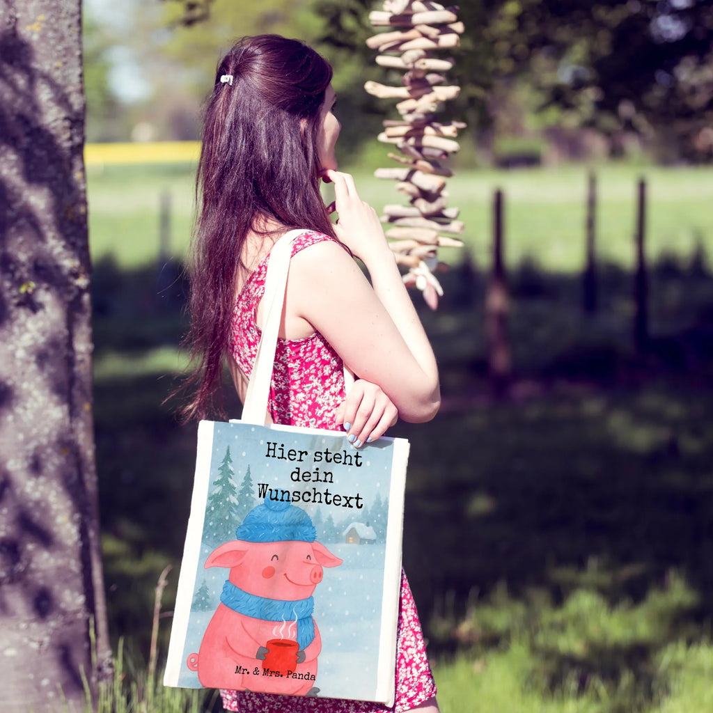 Personalisierte Tragetasche Schweinchen Glühwein Design Tragetasche mit Namen, Personalisierter Jutebeutel, Einkaufstasche mit Namen, Personalisierte Beuteltasche, Stoffbeutel mit Namen, Personalisierte Kindergartentasche, Personalisierter Beutel, Personalisierter Stoffbeutel, Personalisierte Tasche, Personalisierte Einkaufstasche, Personalisierte Jutetasche, Winter, Weihnachten, Weihnachtsdeko, Nikolaus, Advent, Heiligabend, Wintermotiv, Weihnachtsmarkt, Betrunken, Glühwein, Spruch