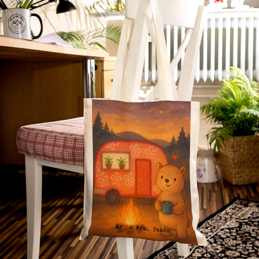 Tragetasche Bär Camper Design Shopper, Laptoptasche, Strandtasche, Tasche, Tragetasche, Beutel, Beuteltasche, Schultertasche, Jutebeutel, Stofftasche, Einkaufstasche, Badetasche, Stoffbeutel, Umhängetasche, Einkaufstüte, Jutetasche, Geschenk, Sport, Sportart, Hobby, Schenken, Danke, Dankeschön, Auszeichnung, Gewinn, Sportler, Wohnmobil, Camper, Campingplatz, Campen, Zelten, Urlaub, Roadtrip