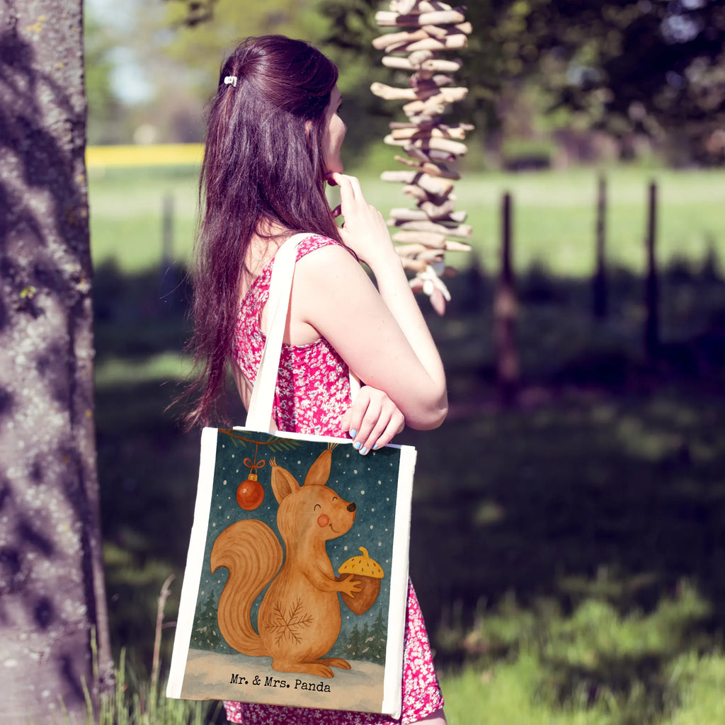 Tragetasche Eichhörnchen Weihnachten Design Einkaufstüte, Badetasche, Jutetasche, Tragetasche, Laptoptasche, Umhängetasche, Stoffbeutel, Beutel, Strandtasche, Schultertasche, Jutebeutel, Einkaufstasche, Shopper, Beuteltasche, Tasche, Stofftasche, Winter, Weihnachten, Weihnachtsdeko, Nikolaus, Advent, Heiligabend, Wintermotiv, Weihnachtsmotiv, Frohes neues Jahr, Vogel, Neujahr, Frohe Weihnachten, Guten Rutsch, Weihnachtsgruß