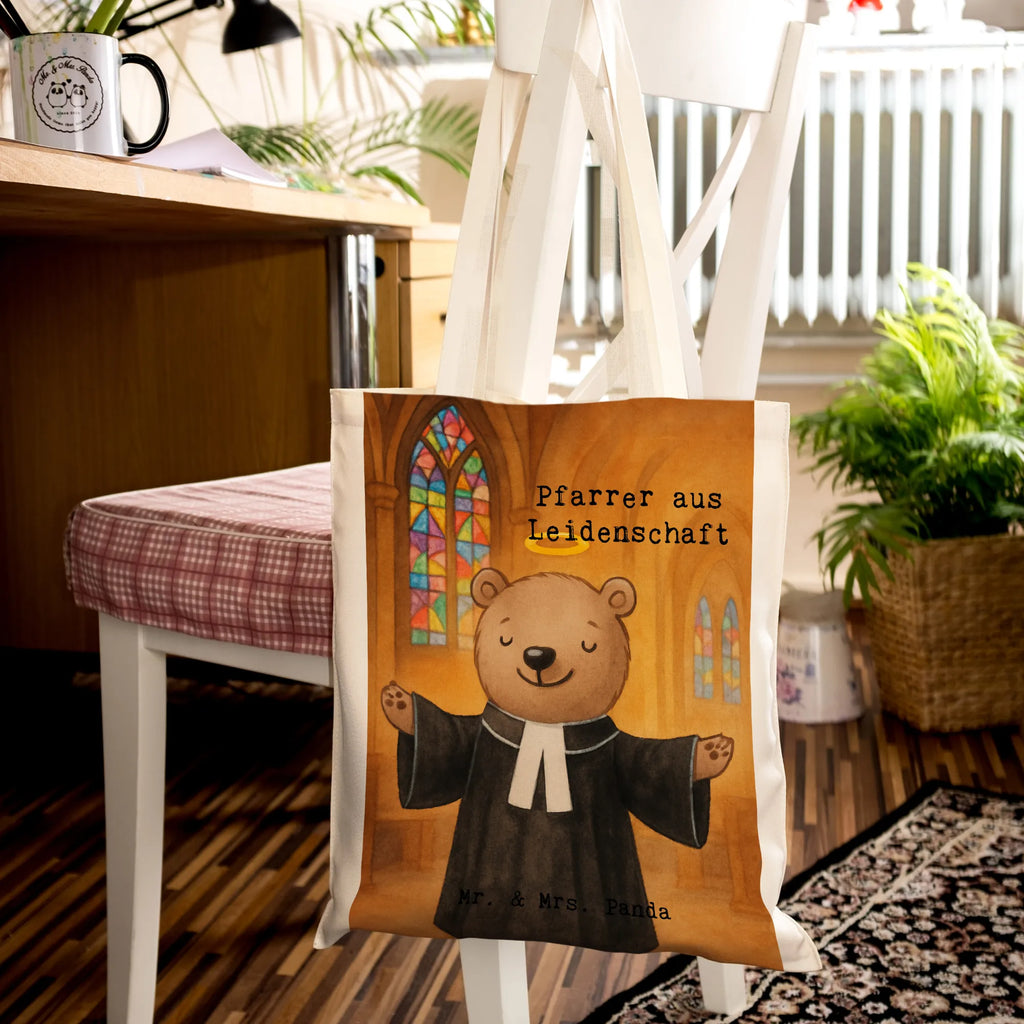 Tragetasche Pfarrer Leidenschaft Design Tasche, Jutebeutel, Beutel, Stoffbeutel, Shopper, Strandtasche, Tragetasche, Umhängetasche, Jutetasche, Beuteltasche, Laptoptasche, Stofftasche, Schultertasche, Einkaufstasche, Einkaufstüte, Badetasche, Beruf, Ausbildung, Jubiläum, Abschied, Rente, Kollege, Kollegin, Geschenk, Schenken, Arbeitskollege, Mitarbeiter, Firma, Danke, Dankeschön, Pastor, Theologe, Prediger<br />Priester, Pfarrer, Diener Gottes<br />Geistlicher, Kirche