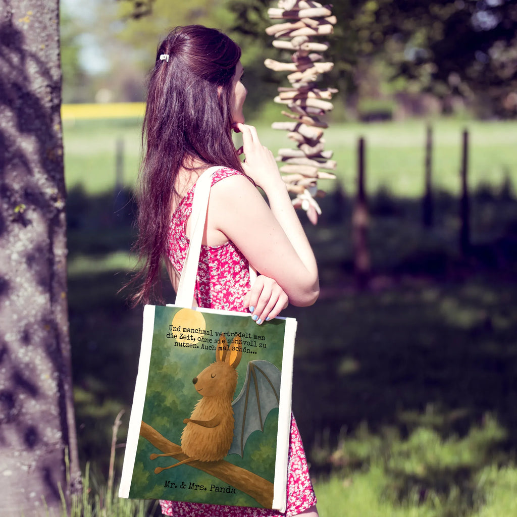 Tragetasche Fledermaus Sitzen Design Schultertasche, Einkaufstasche, Laptoptasche, Beuteltasche, Badetasche, Strandtasche, Tasche, Stoffbeutel, Jutebeutel, Einkaufstüte, Tragetasche, Stofftasche, Shopper, Umhängetasche, Jutetasche, Beutel, Tiermotive, Gute Laune, lustige Sprüche, Tiere, entspannen, Fledermäuse, Motivation, Fledermaus