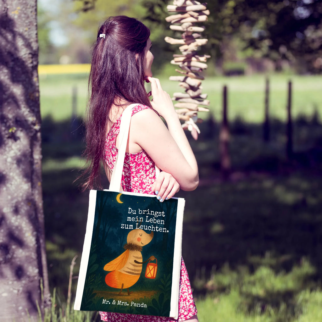 Tragetasche Glühwürmchen Design baumwollbeutel, uni tasche, Beutel, Leinentasche, büchertasche, Tasche, bedruckte tasche, Stoffbeutel, Beuteltasche, Einkaufsbeutel, Baumwolltasche, Umhängetasche, tote bag, Tragetasche, Alltagstasche, Jutetasche, Tüte, Henkeltasche, Statementbeutel, Strandtasche, Einkaufstasche, Stofftasche, shopping tasche, Jutebeutel, Schultertasche, unitasche, Schultasche, Laptoptasche, Einkaufstüte, Shopper, Badetasche, lustige Sprüche, Tiere, Tiermotive, Gute Laune, Heiratsantrag, Liebesspruch, Verlobung, Glühwürmchen, Liebe, Glühwurm, Jahrestag, Falter, Liebesbeweis, Leuchten, Lieblingsmensch, magisch