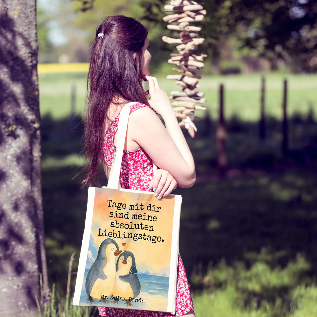 Tragetasche Pinguin umarmen Design unitasche, Tasche, shopping tasche, Schultertasche, Einkaufstasche, Jutebeutel, Schultasche, bedruckte tasche, Umhängetasche, Shopper, Stofftasche, Baumwolltasche, büchertasche, Einkaufstüte, Leinentasche, Tüte, Jutetasche, Alltagstasche, tote bag, Beutel, Statementbeutel, Badetasche, Tragetasche, Einkaufsbeutel, uni tasche, Laptoptasche, baumwollbeutel, Henkeltasche, Strandtasche, Stoffbeutel, Beuteltasche, Pinguin, Liebesbeweis, Hochzeitstag, Liebe, Liebesgeschenk, Verlobung, Jahrestag, Liebespaar, Hochzeit, Hochzeitsgeschenk