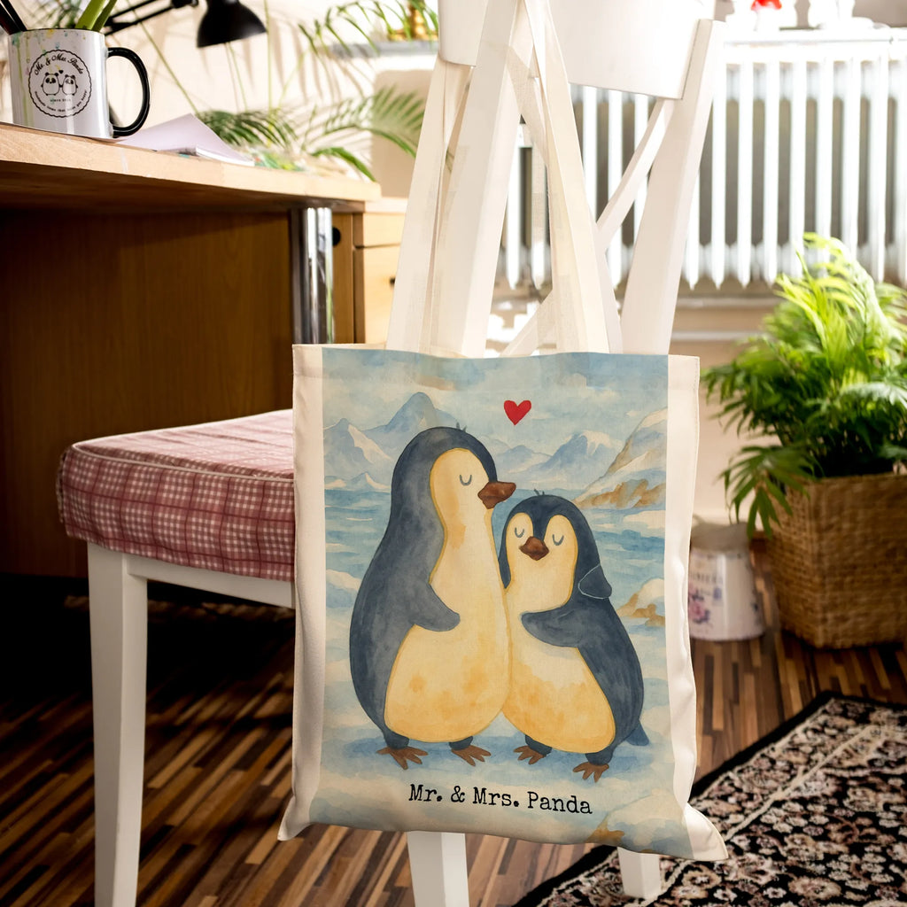 Tragetasche Pinguin umarmen Design unitasche, Tasche, shopping tasche, Schultertasche, Einkaufstasche, Jutebeutel, Schultasche, bedruckte tasche, Umhängetasche, Shopper, Stofftasche, Baumwolltasche, büchertasche, Einkaufstüte, Leinentasche, Tüte, Jutetasche, Alltagstasche, tote bag, Beutel, Statementbeutel, Badetasche, Tragetasche, Einkaufsbeutel, uni tasche, Laptoptasche, baumwollbeutel, Henkeltasche, Strandtasche, Stoffbeutel, Beuteltasche, Pinguin, Liebesbeweis, Hochzeitstag, Liebe, Liebesgeschenk, Verlobung, Jahrestag, Liebespaar, Hochzeit, Hochzeitsgeschenk