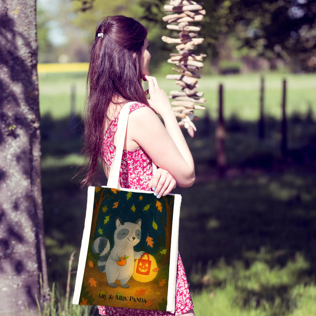 Tragetasche Waschbär Laterne Design Strandtasche, Stoffbeutel, Einkaufstüte, Shopper, Tasche, Beuteltasche, Jutetasche, Laptoptasche, Beutel, Einkaufstasche, Tragetasche, Stofftasche, Jutebeutel, Badetasche, Umhängetasche, Schultertasche, Halloween, Deko, Martinssingen, Dekoration, Geschenke, Schenken, Laterne, Trick or Treat, Halloween Deko, Herbst, Süßes sonst gibt's saures, Waschbär