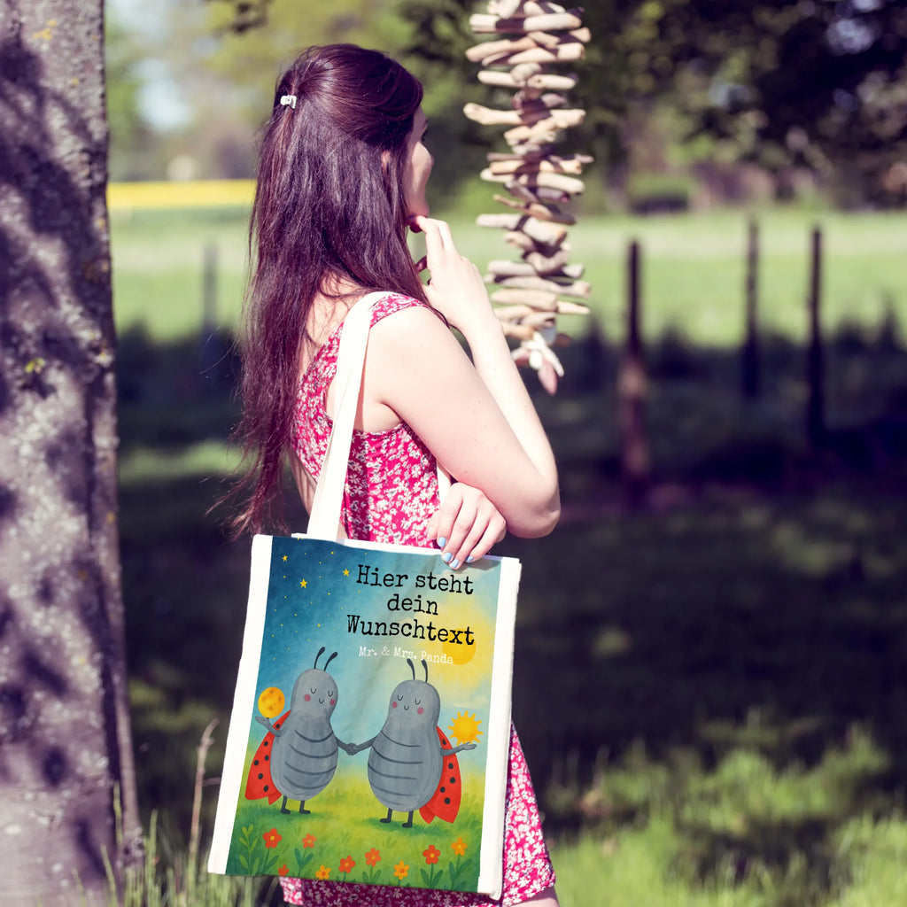 Personalisierte Tragetasche Sternzeichen Zwilling Design Personalisierte Tasche, Personalisierte Kindergartentasche, Personalisierter Beutel, Personalisierte Jutetasche, Personalisierter Stoffbeutel, Personalisierte Beuteltasche, Personalisierter Jutebeutel, Tragetasche mit Namen, Einkaufstasche mit Namen, Personalisierte Einkaufstasche, Stoffbeutel mit Namen, Tierkreiszeichen, Sternzeichen, Horoskop, Astrologie, Aszendent, Zwilling Geschenk, Geschenk Mai, Zwillingsbruder, Glückskäfer, Zwillinge, Geburtstag Mai, Geschenk Juni, Zwillingsschwester, Zwilling Sternzeichen, Marienkäfer