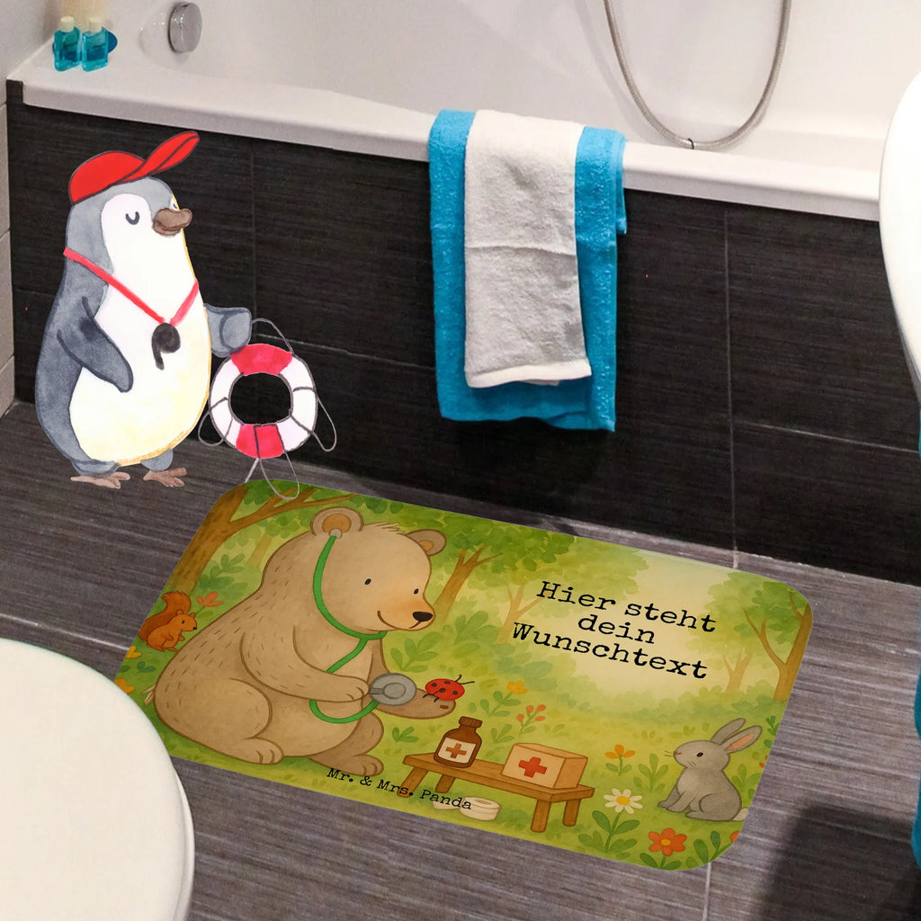 Personalisierte Badematte Bär Arzt Design Badvorleger Mit Namen, Badvorleger Mit Gravur, Rechteckiger Badvorleger Mit Namen, Badmatte Waschbar Mit Wunschtext, Runder Badvorleger Personalisiert, Badvorleger Baumwolle Mit Namen, Badezimmerteppich Personalisiert, Rutschfester Badvorleger Mit Namen, Badvorleger Für Dusche Mit Wunschtext, Badvorleger Klassisch Mit Wunschtext, Badvorleger Klein Mit Namen, Badvorleger Für Badewanne Mit Namen, Webegeschenk mit Firmennamen, Badvorleger Design Mit Gravur, Badezimmermatte Mit Wunschtext, Badvorleger Modern Mit Namen, Saugfähiger Badvorleger Mit Wunschtext, Badvorleger Nachhaltig Mit Namen, Badvorleger Mit Wunschtext, Badezimmer Matte Mit Namen, Waschbarer Badvorleger Mit Namen, Badvorleger Gemustert Mit Wunschtext, Duschvorleger Mit Namen, Badvorleger Mit Bestickung, Werbegeschenk mit Text, Badematte Rutschfest Mit Namen, Badvorleger Vintage Mit Namen, Badgarnitur Mit Wunschtext, Weicher Badvorleger Mit Wunschtext, Bad Fußmatte Personalisiert, Badvorleger Selbst Gestalten, Badvorleger Weiß Mit Namen, Badteppich Mit Wunschtext, Badvorleger Gäste-WC Personalisiert, Badvorleger Schwarz Mit Wunschtext, Badläufer Mit Namen, Badvorleger Mikrofaser Personalisiert, Badvorleger Mit Initialen, Badematten Set Personalisiert, Teppich Fürs Bad Mit Namen, Badvorleger Groß Mit Wunschtext, Badematte Mit Namen, Personaliserter Badvorleger, Bär, Teddy, Teddybär, Arzt, Professor, Doktorin, Ärztin, Doktor, Professorin