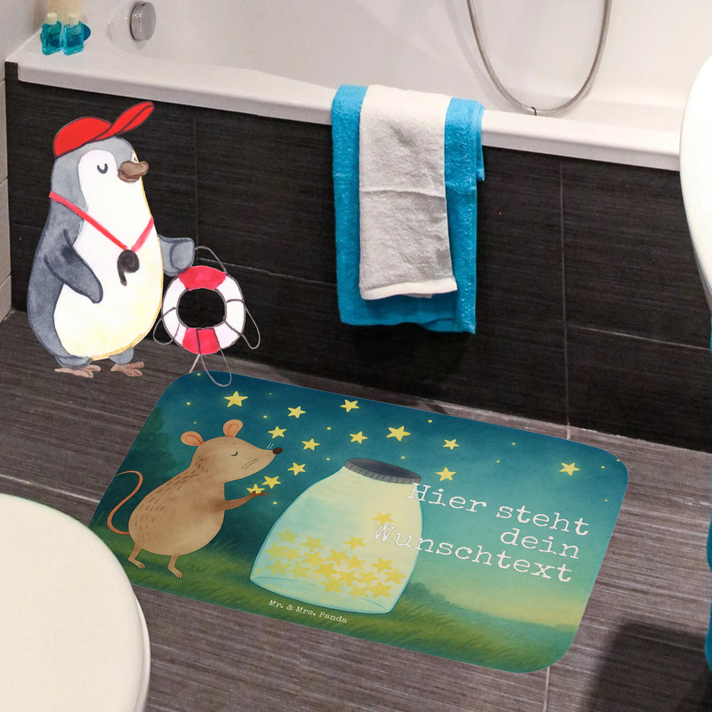 Personalisierte Badematte Maus Sterne Design Badvorleger Vintage Mit Namen, Badvorleger Gäste-WC Personalisiert, Badezimmermatte Mit Wunschtext, Badematte Rutschfest Mit Namen, Runder Badvorleger Personalisiert, Webegeschenk mit Firmennamen, Badläufer Mit Namen, Badvorleger Groß Mit Wunschtext, Personaliserter Badvorleger, Badvorleger Weiß Mit Namen, Saugfähiger Badvorleger Mit Wunschtext, Badematte Mit Namen, Badvorleger Für Badewanne Mit Namen, Badvorleger Selbst Gestalten, Badmatte Waschbar Mit Wunschtext, Badvorleger Mit Bestickung, Badvorleger Schwarz Mit Wunschtext, Badvorleger Design Mit Gravur, Duschvorleger Mit Namen, Badvorleger Mit Gravur, Badteppich Mit Wunschtext, Bad Fußmatte Personalisiert, Badvorleger Mikrofaser Personalisiert, Waschbarer Badvorleger Mit Namen, Badvorleger Mit Namen, Badvorleger Für Dusche Mit Wunschtext, Badezimmer Matte Mit Namen, Badvorleger Klein Mit Namen, Werbegeschenk mit Text, Badvorleger Nachhaltig Mit Namen, Badematten Set Personalisiert, Badvorleger Mit Initialen, Badvorleger Baumwolle Mit Namen, Badvorleger Klassisch Mit Wunschtext, Badvorleger Mit Wunschtext, Teppich Fürs Bad Mit Namen, Badgarnitur Mit Wunschtext, Rutschfester Badvorleger Mit Namen, Badezimmerteppich Personalisiert, Rechteckiger Badvorleger Mit Namen, Badvorleger Modern Mit Namen, Badvorleger Gemustert Mit Wunschtext, Weicher Badvorleger Mit Wunschtext, Tiermotive, Gute Laune, lustige Sprüche, Tiere, Taufgeschenk, Geburtstag, Hoffnung, Träume, Maus, Taufe, erstes Kind, Wunsch, Sterne, Geburt, Schwangerschaft, Kindergeburtstag, Kind